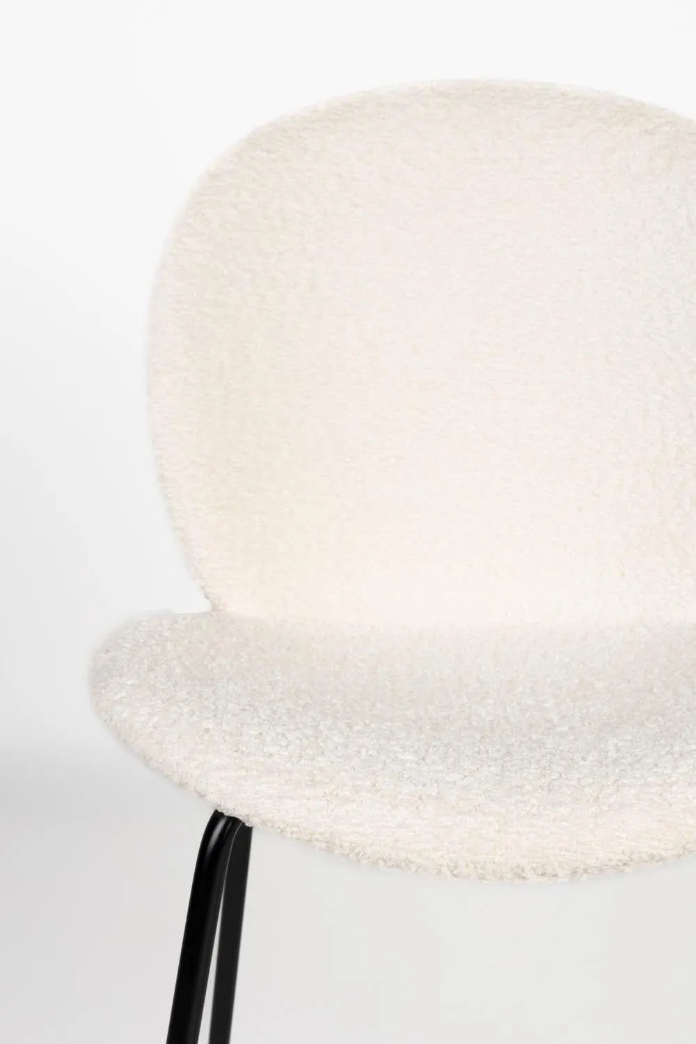Eleganter Bonnet Chair von Zuiver: Gemütlichkeit im modernen Look.