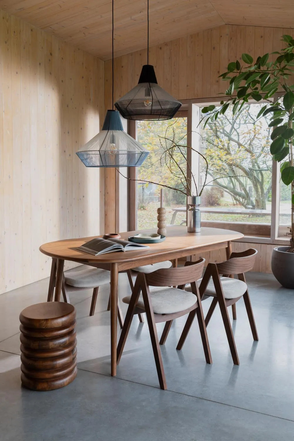 Moderner Twist Tisch aus Walnuss, ausziehbar auf 240 cm, von Zuiver.