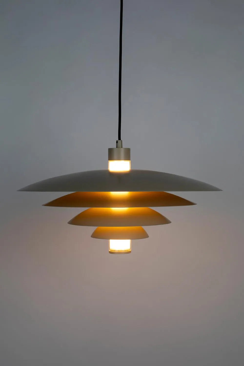 Zuiver Cole: Stilvolle Pendelleuchte mit natürlichem Charme.