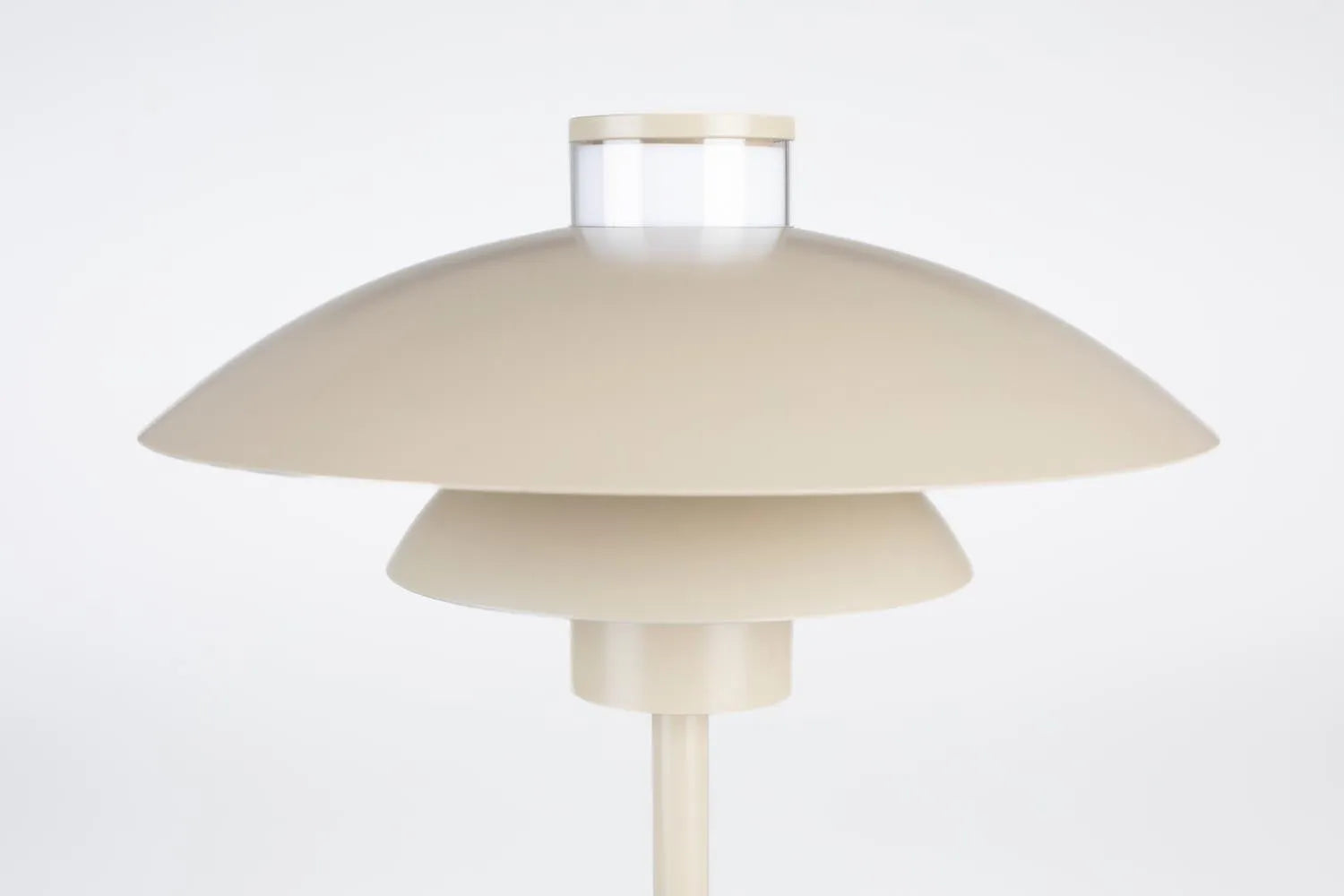 Elegante Tischlampe Cole von Zuiver mit zeitlosem Metall-Design.