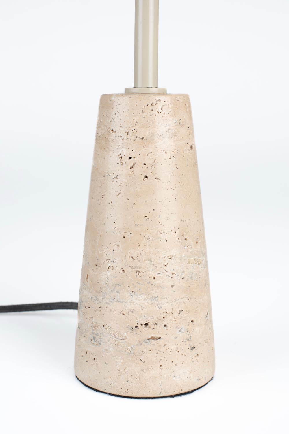 Zuiver Cole Tischlampe: Stilvolle Beleuchtung mit modernem Flair.
