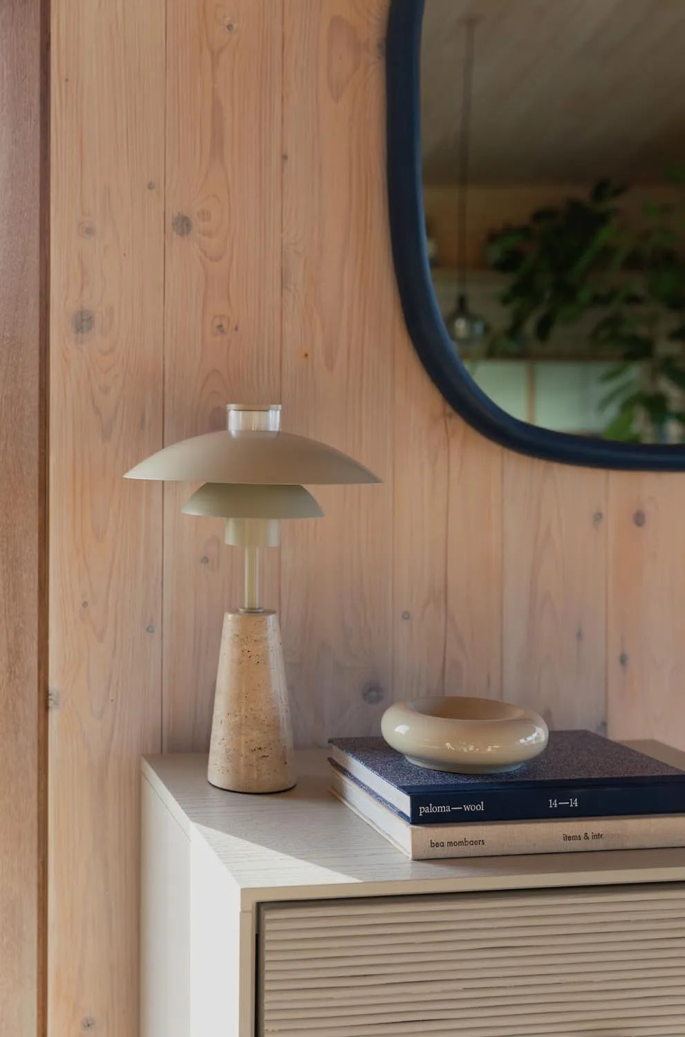 Elegante Tischlampe Cole von Zuiver mit hochwertigem Metallfinish.