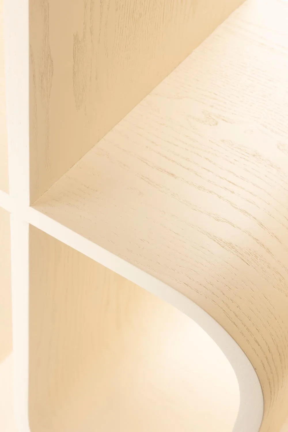 Stilvoller Zuiver Seven Schrank: Funktionalität trifft auf Design.