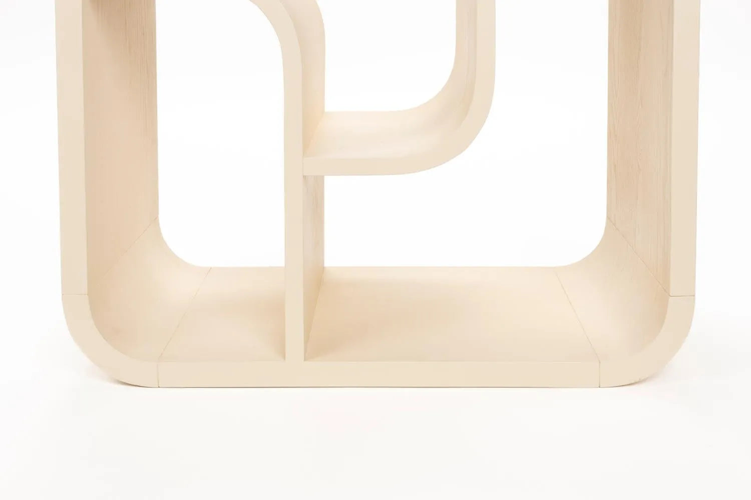 Zuiver Seven Schrank: Modernes Design trifft auf praktische Eleganz.