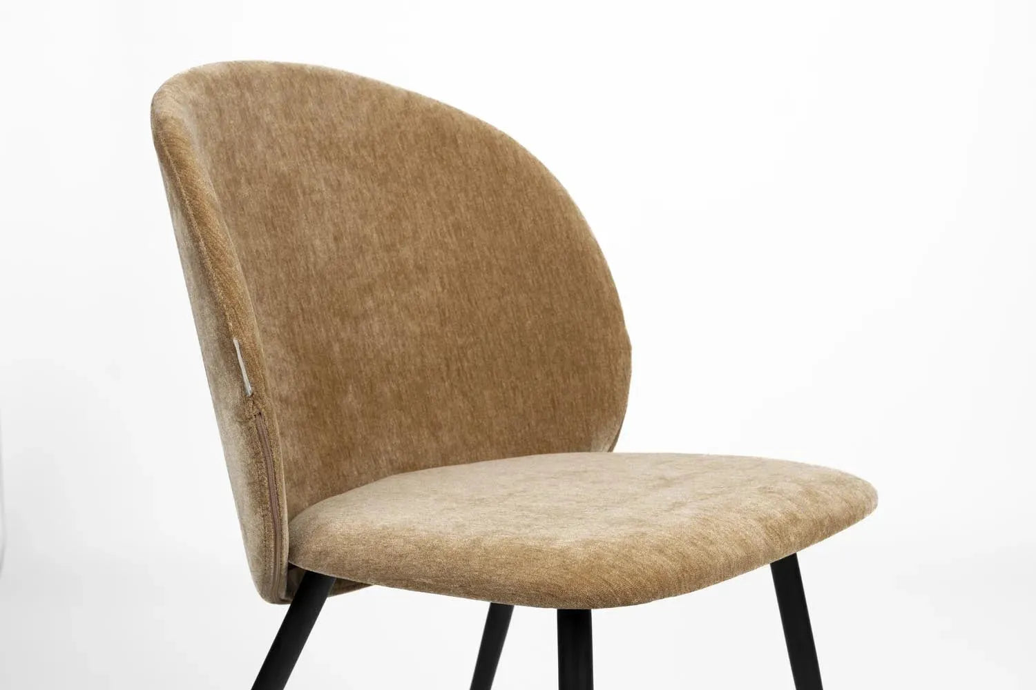 Der Cozy Stuhl von Zuiver: Modernes Design, ergonomisch und vielseitig, ideal für jeden Raum.