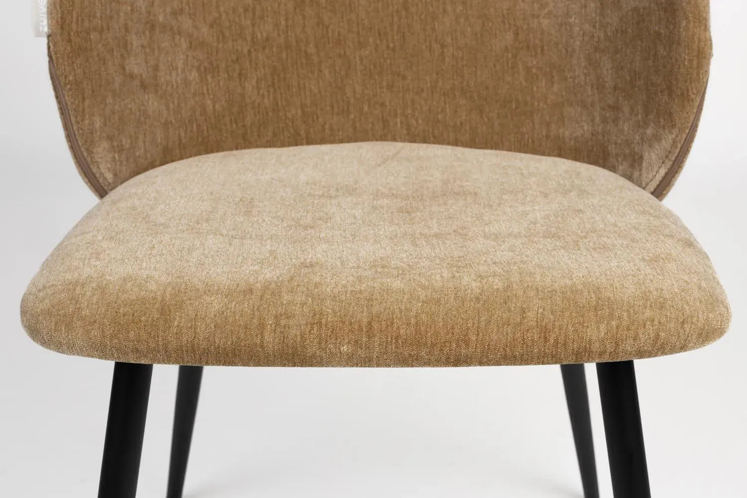 Cozy Stuhl von Zuiver: Modernes Design für stilvolle Entspannung.