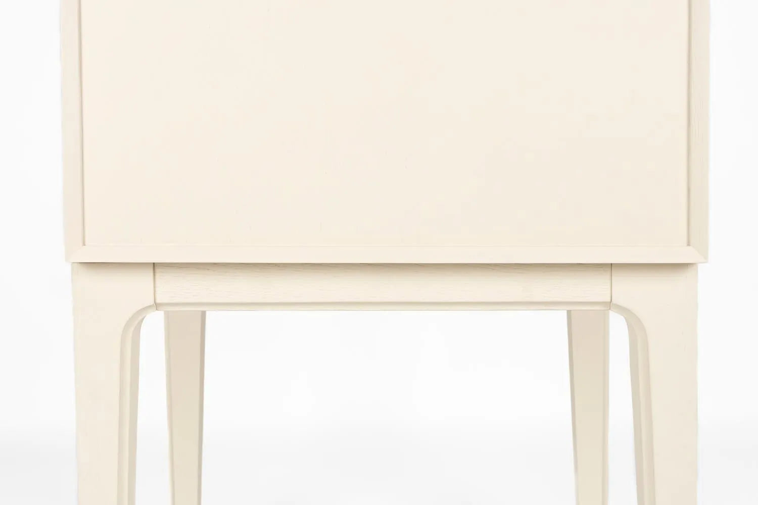 Eleganter Zuiver June Schrank mit Eichenholz und Metall-Design.