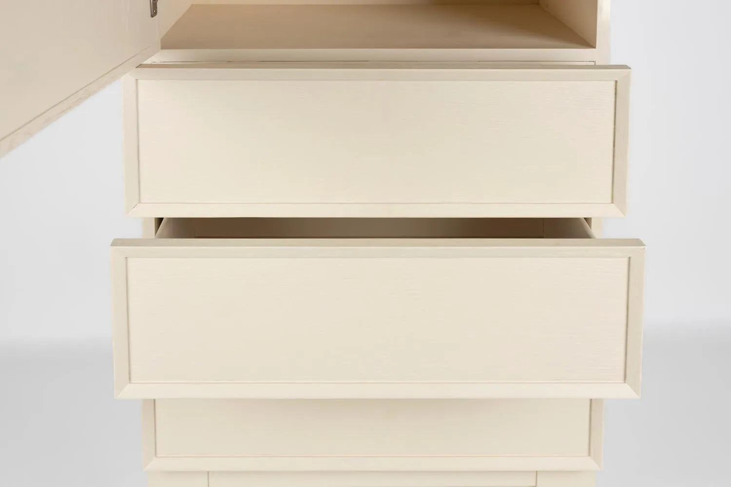 Eleganter Zuiver June Schrank: 1 Tür, 3 Schubladen, vielseitig nutzbar.