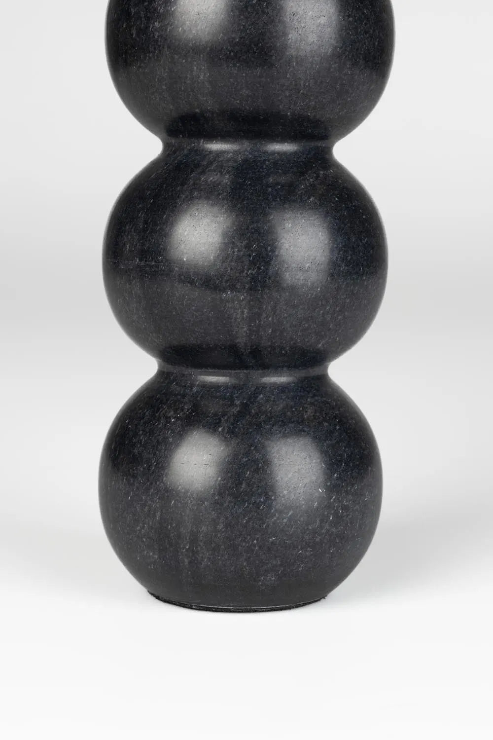 Eleganter Zuiver Rome Kerzenhalter aus hochwertigem Naturstein.