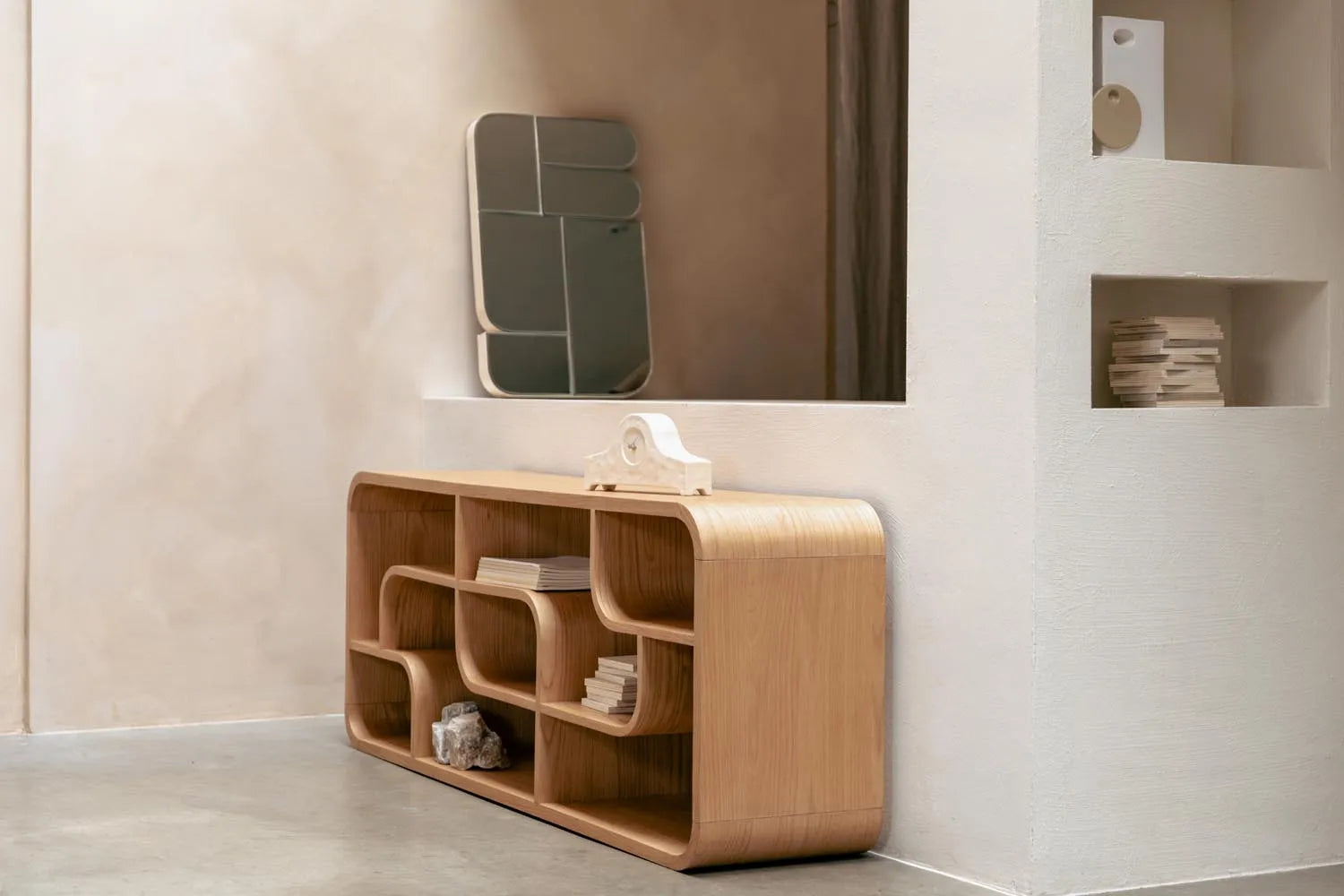 Zuiver Seven Schrank Natur: Funktionalität trifft auf zeitlose Eleganz.