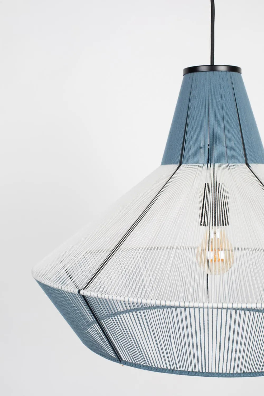 Fee Pendelleuchte: Zeitlose Eleganz und sanftes Licht von Zuiver.