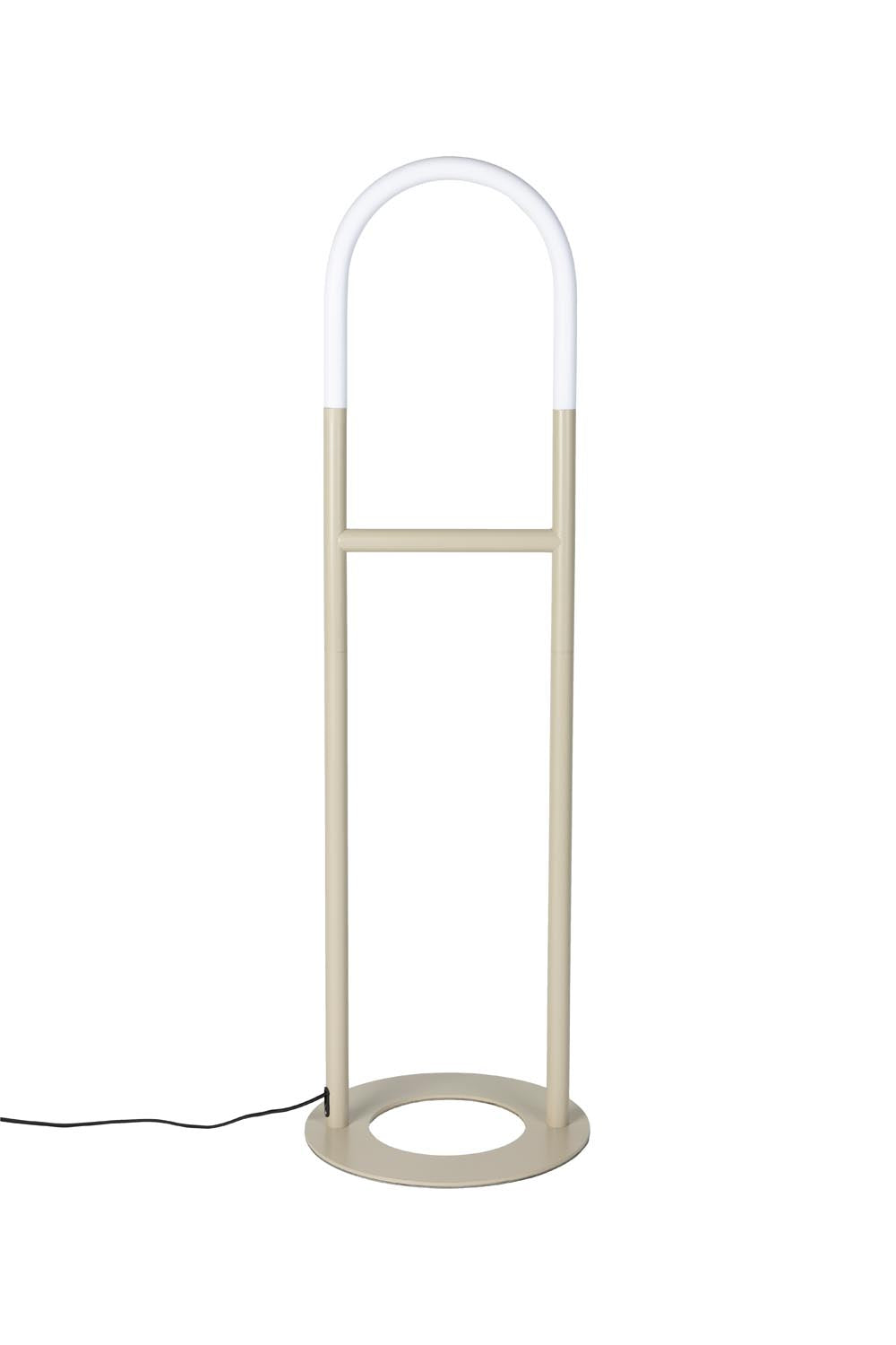 Die Arch Stehlampe von Zuiver: Römische Eleganz trifft modernes Design. Dimmbar, mit Metallfuß und Acrylbogen in brauner Reisfarbe.