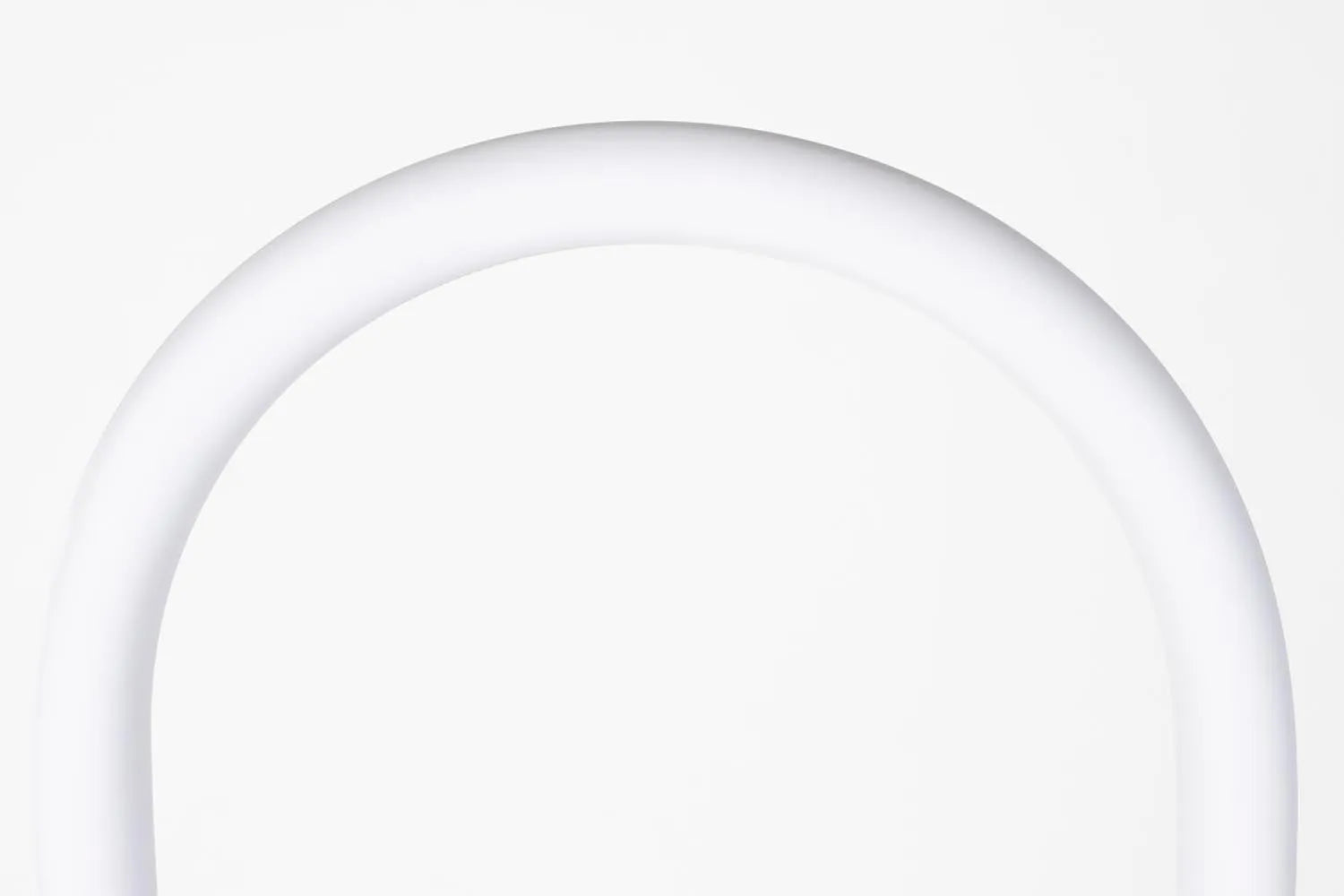 Zuiver Arch Stehlampe: Modernes Design trifft auf funktionale Eleganz.