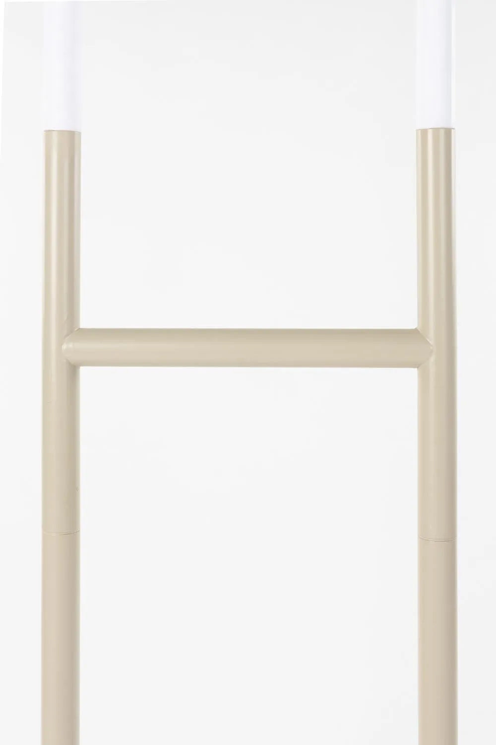 Elegante Zuiver Arch Stehlampe: Zeitloses Design für jeden Raum.