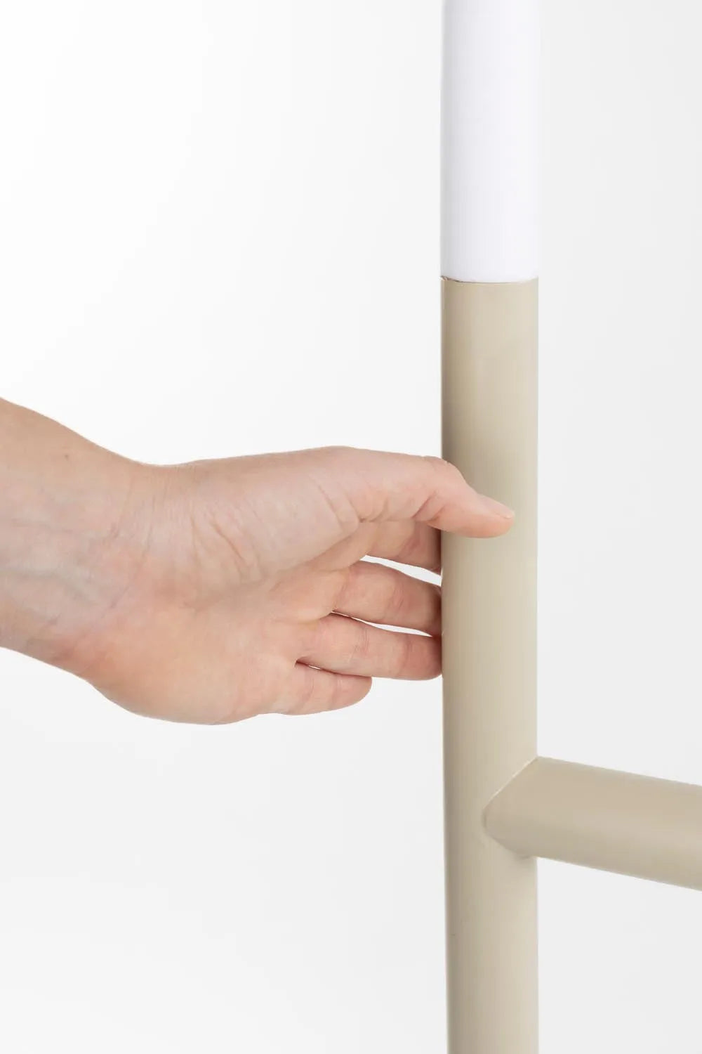 Elegante Zuiver Arch Stehlampe: Zeitloses Design für Ihr Zuhause.