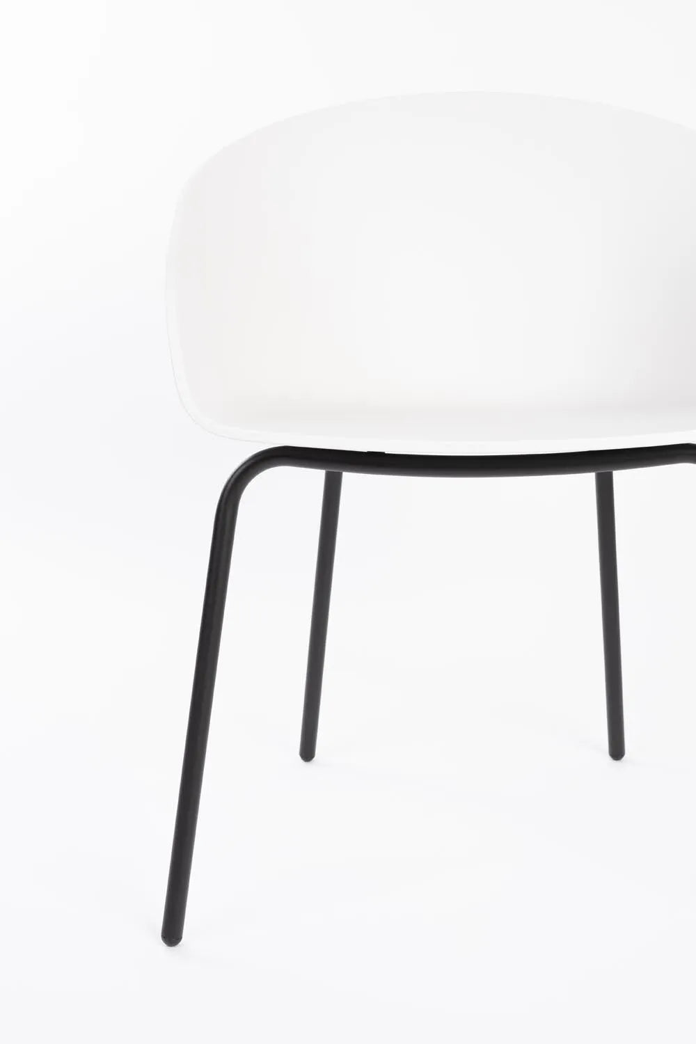 Stilvoller Sessel Void von Zuiver: Design trifft auf Nachhaltigkeit.
