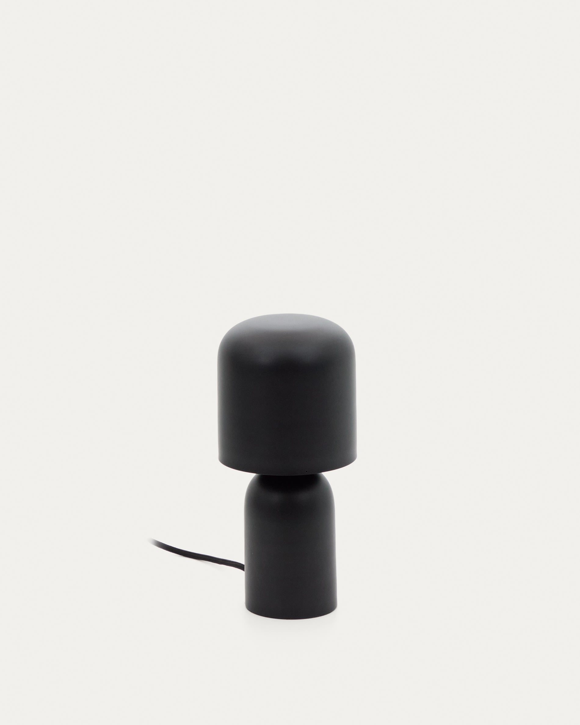 Tischleuchte Monze aus schwarz lackiertem Metall in Schwarz präsentiert im Onlineshop von KAQTU Design AG. Tischleuchte ist von Kave Home