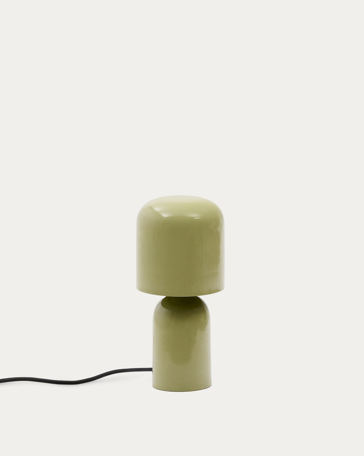 Tischleuchte Monze aus hellgrün lackiertem Metall in Grün präsentiert im Onlineshop von KAQTU Design AG. Tischleuchte ist von Kave Home