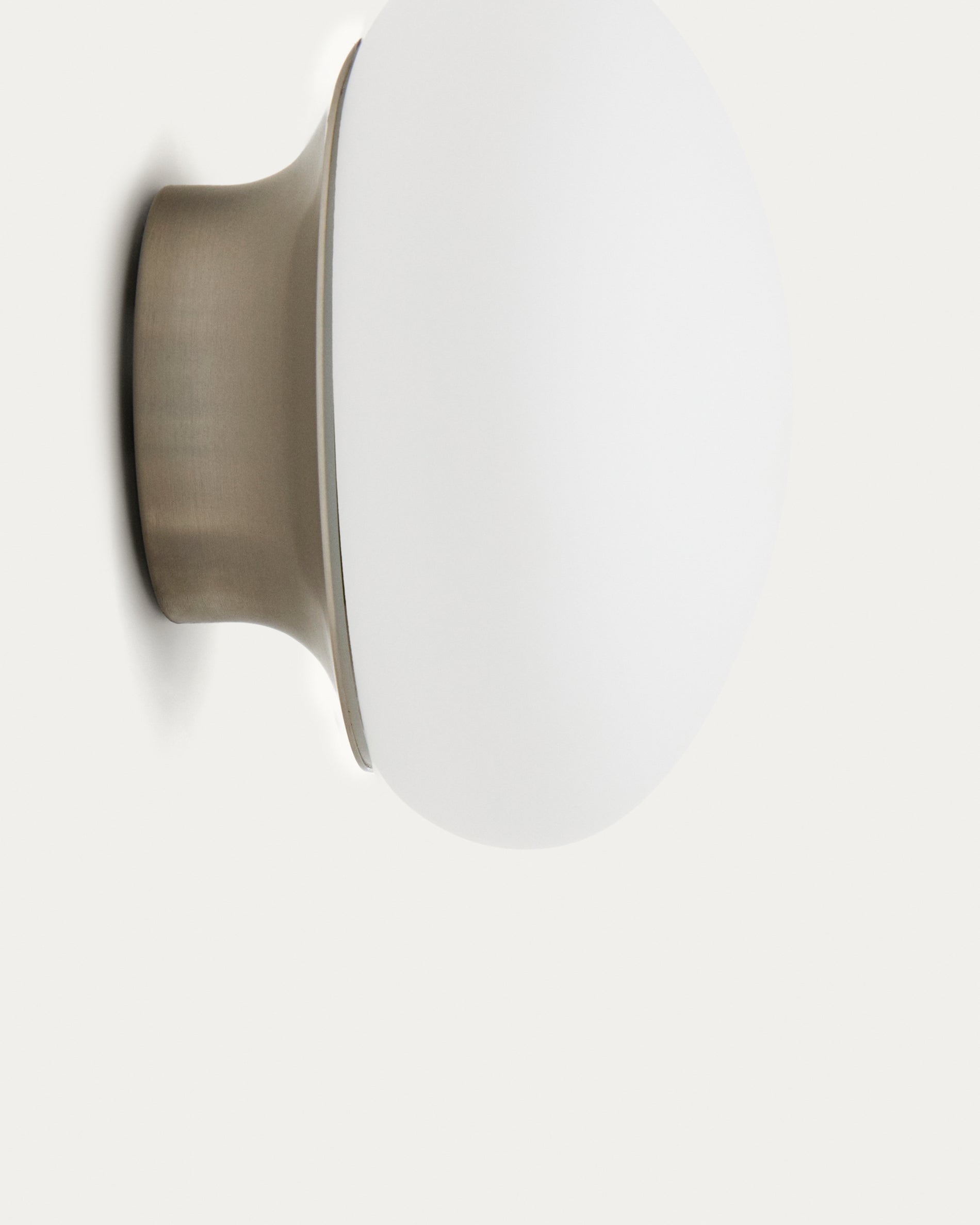 Wandleuchte Bamila aus Rauchglas und Nickel Ø 15 cm in Silber präsentiert im Onlineshop von KAQTU Design AG. Wandleuchte ist von Kave Home