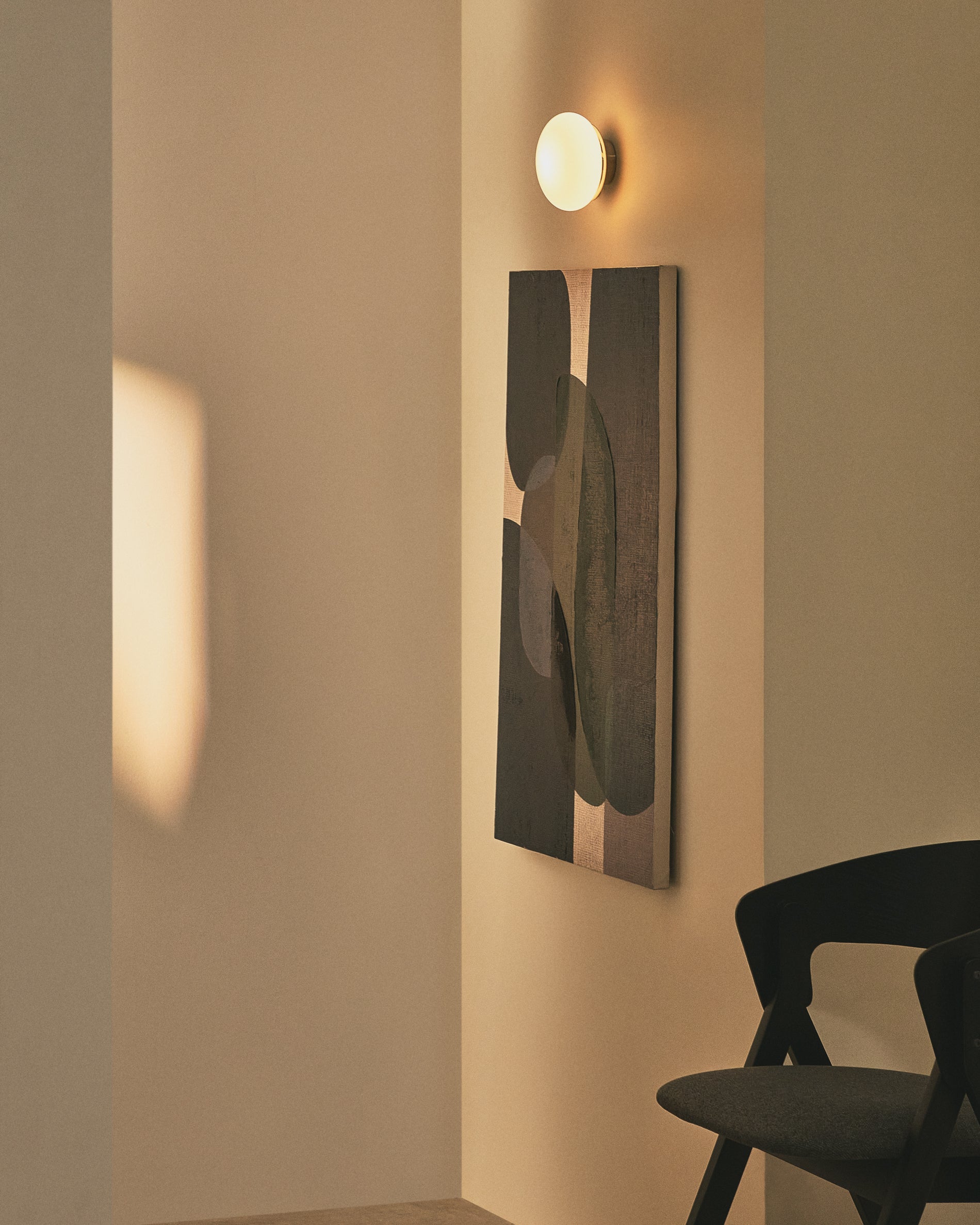 Wandleuchte Bamila aus Rauchglas und Nickel Ø 15 cm in Silber präsentiert im Onlineshop von KAQTU Design AG. Wandleuchte ist von Kave Home