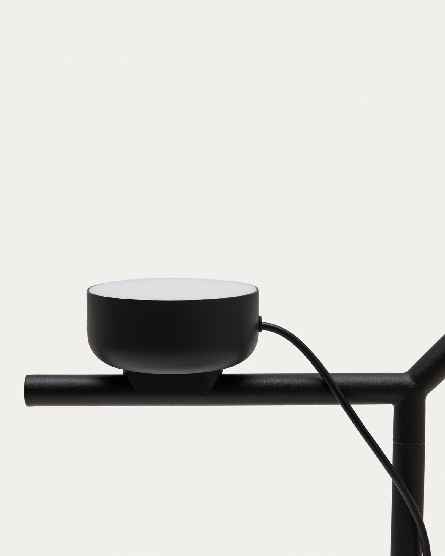 Stehlampe Orey aus schwarzem Metall mit Multipositions-Lichtpunkt in Schwarz präsentiert im Onlineshop von KAQTU Design AG. Stehleuchte ist von Kave Home