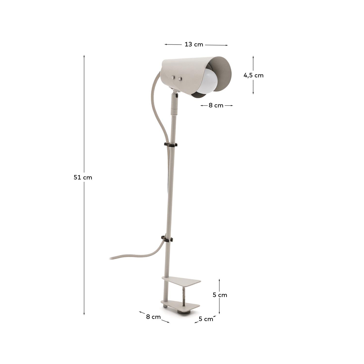 Die Klemme Jula von Kave Home vereint elegantes Design und Funktionalität. Perfekt für jeden Arbeitsplatz, sorgt sie für anpassbare Beleuchtung und stilvolle Akzente.