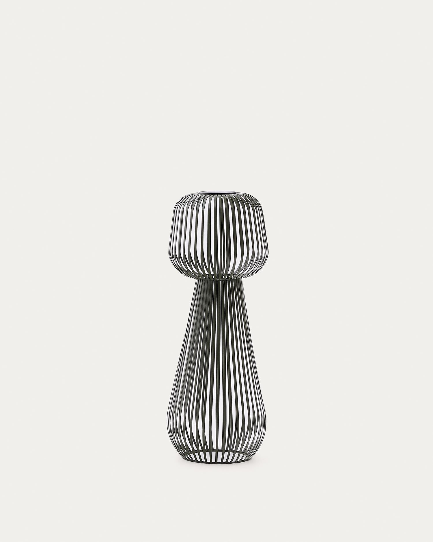 Solar-Stehlampe Reiba aus grünem Metall in Grün präsentiert im Onlineshop von KAQTU Design AG. Outdoor-Beleuchtung ist von Kave Home