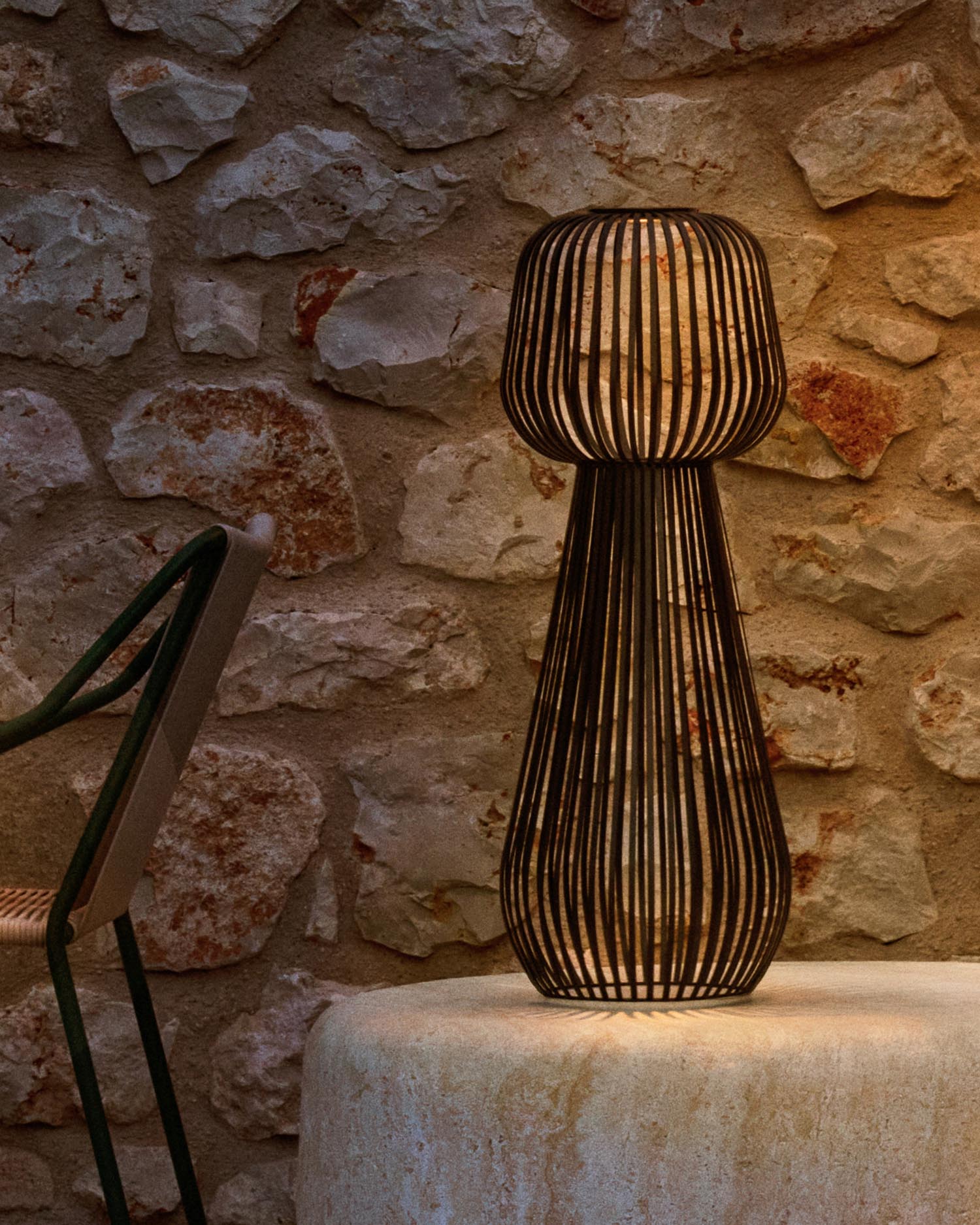 Solar-Stehlampe Reiba aus grünem Metall in Grün präsentiert im Onlineshop von KAQTU Design AG. Outdoor-Beleuchtung ist von Kave Home