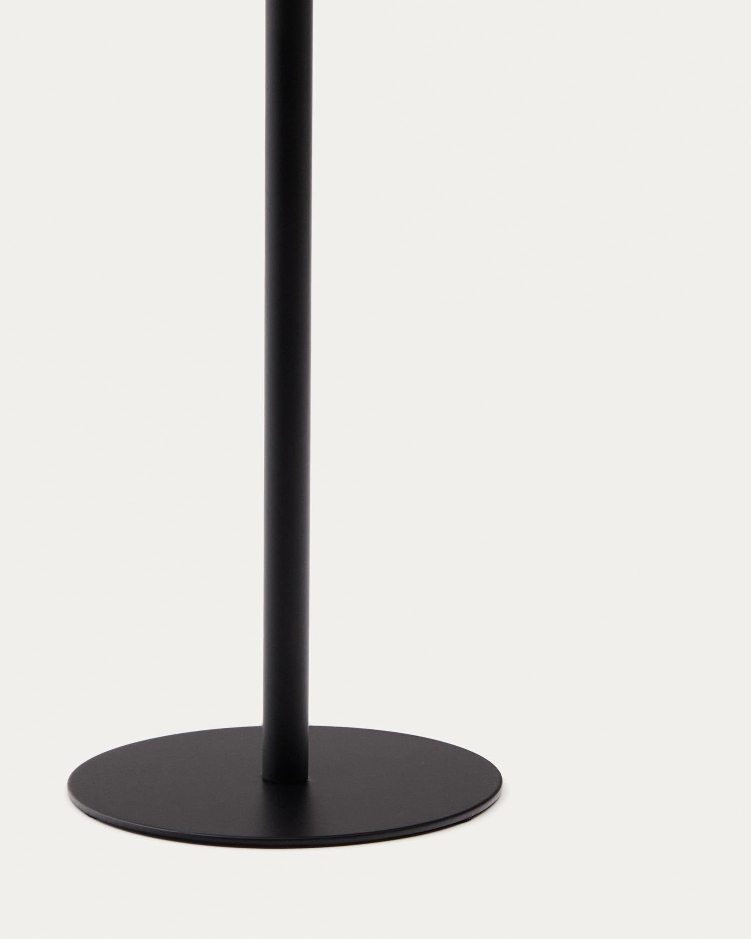 Outdoor-Solar-Tischlampe Aldet aus schwarz-grün marmoriertem Seil und schwarzem Metallsockel in Grün präsentiert im Onlineshop von KAQTU Design AG. Outdoor-Beleuchtung ist von Kave Home