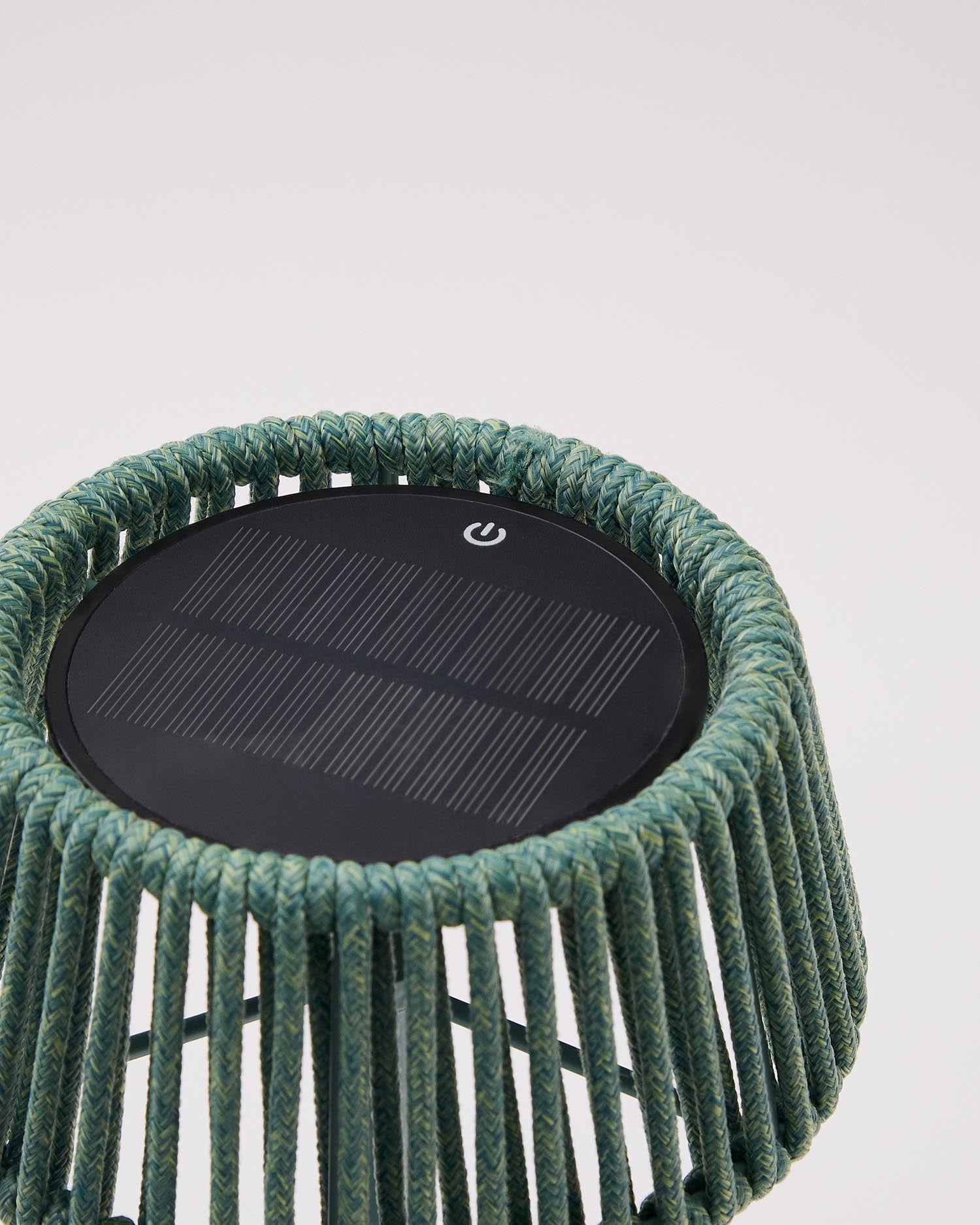 Outdoor-Solar-Tischlampe Aldet aus türkisfarbenem Seil in Türkis präsentiert im Onlineshop von KAQTU Design AG. Outdoor-Beleuchtung ist von Kave Home
