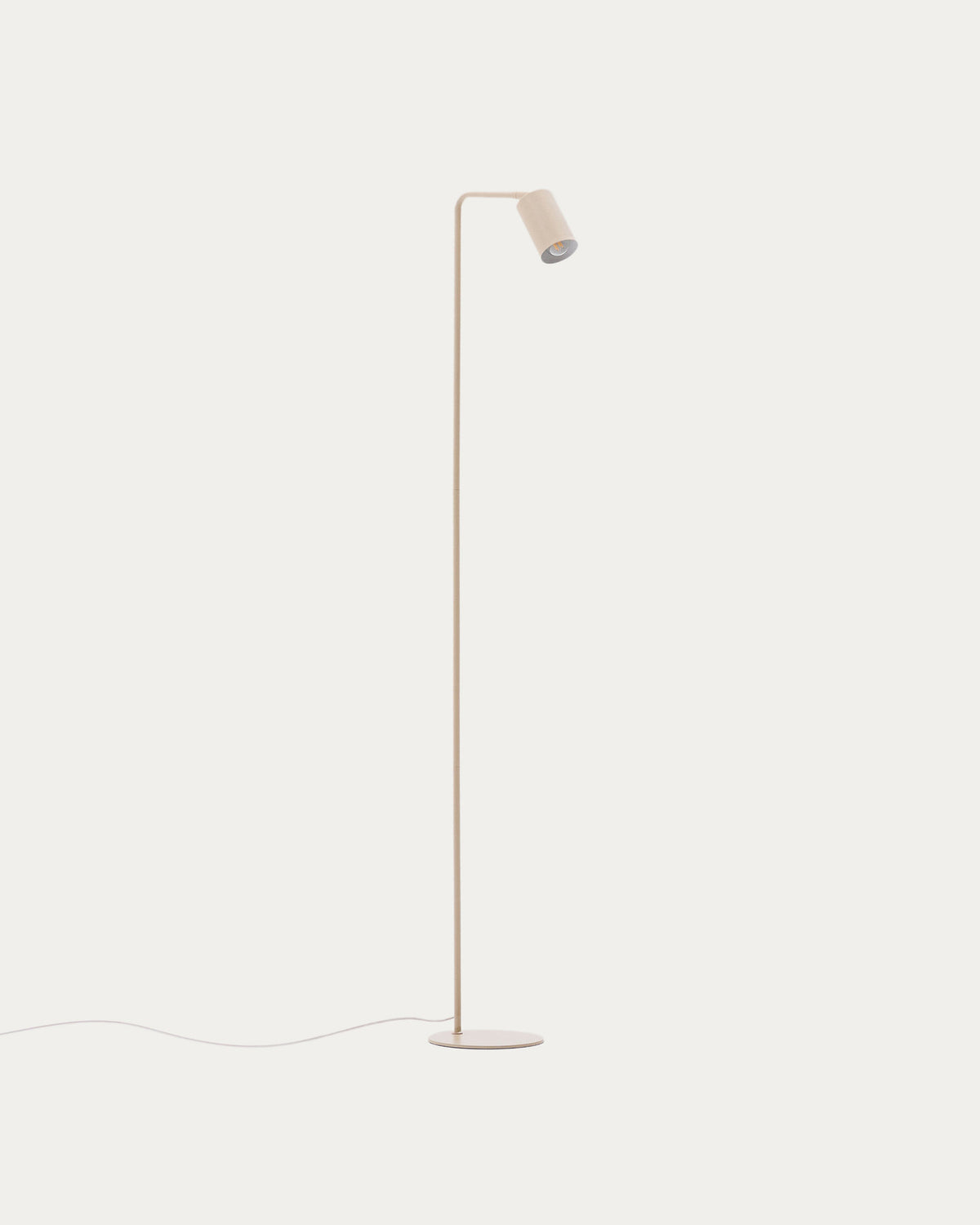 Stehlampe Manie aus Metall mit beigem, texturiertem Finish in Beige präsentiert im Onlineshop von KAQTU Design AG. Stehleuchte ist von Kave Home