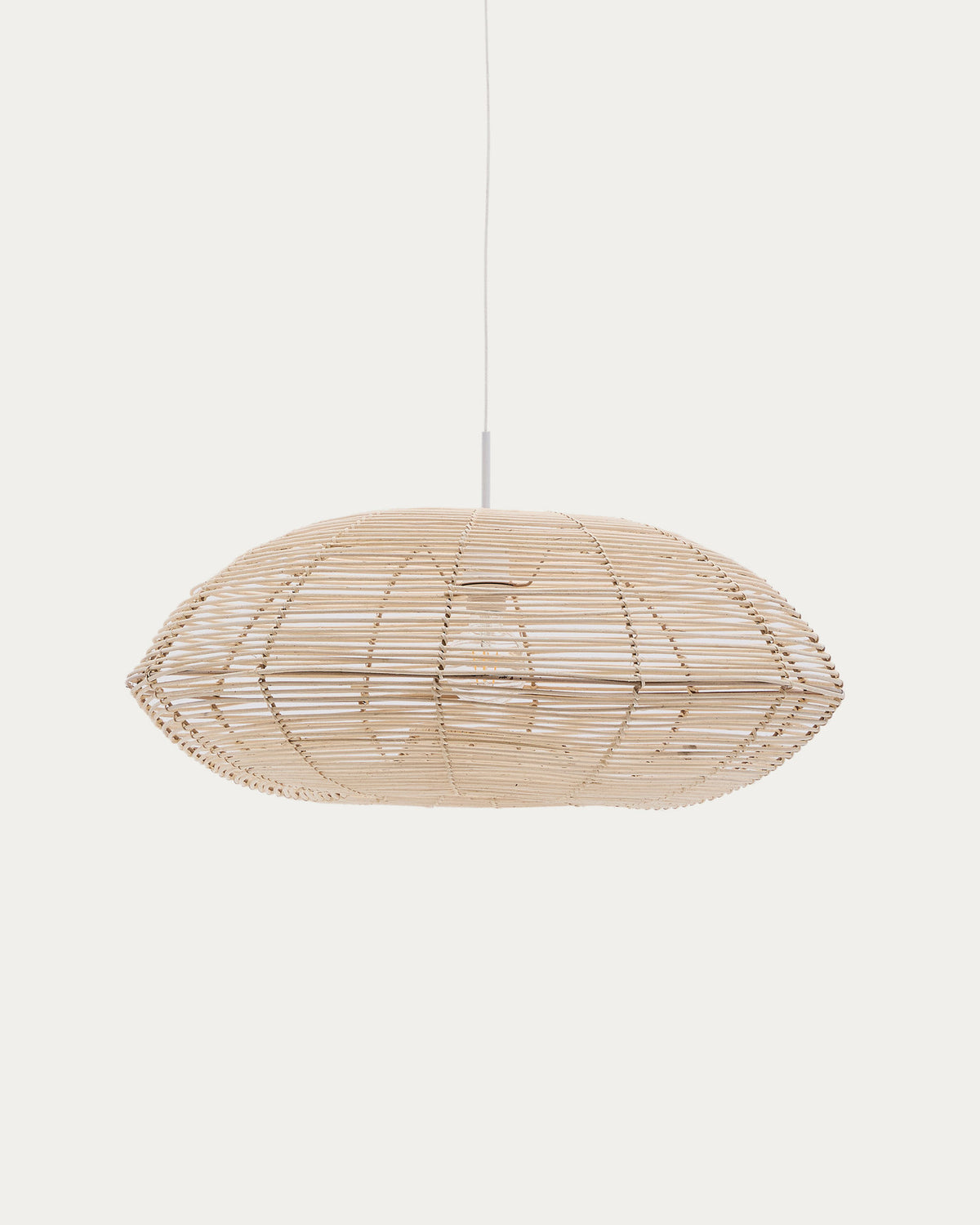 Lampenschirm für Deckenleuchte Flaro aus Rattan mit aufgehelltem Finish Ø 70 cm in Natur präsentiert im Onlineshop von KAQTU Design AG. Lampenschirm ist von Kave Home