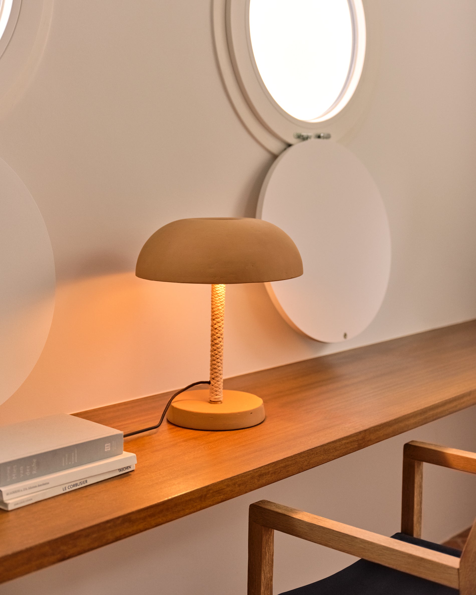 Tischlampe Arinda in Terrakotta in Terrakotta präsentiert im Onlineshop von KAQTU Design AG. Tischleuchte ist von Kave Home
