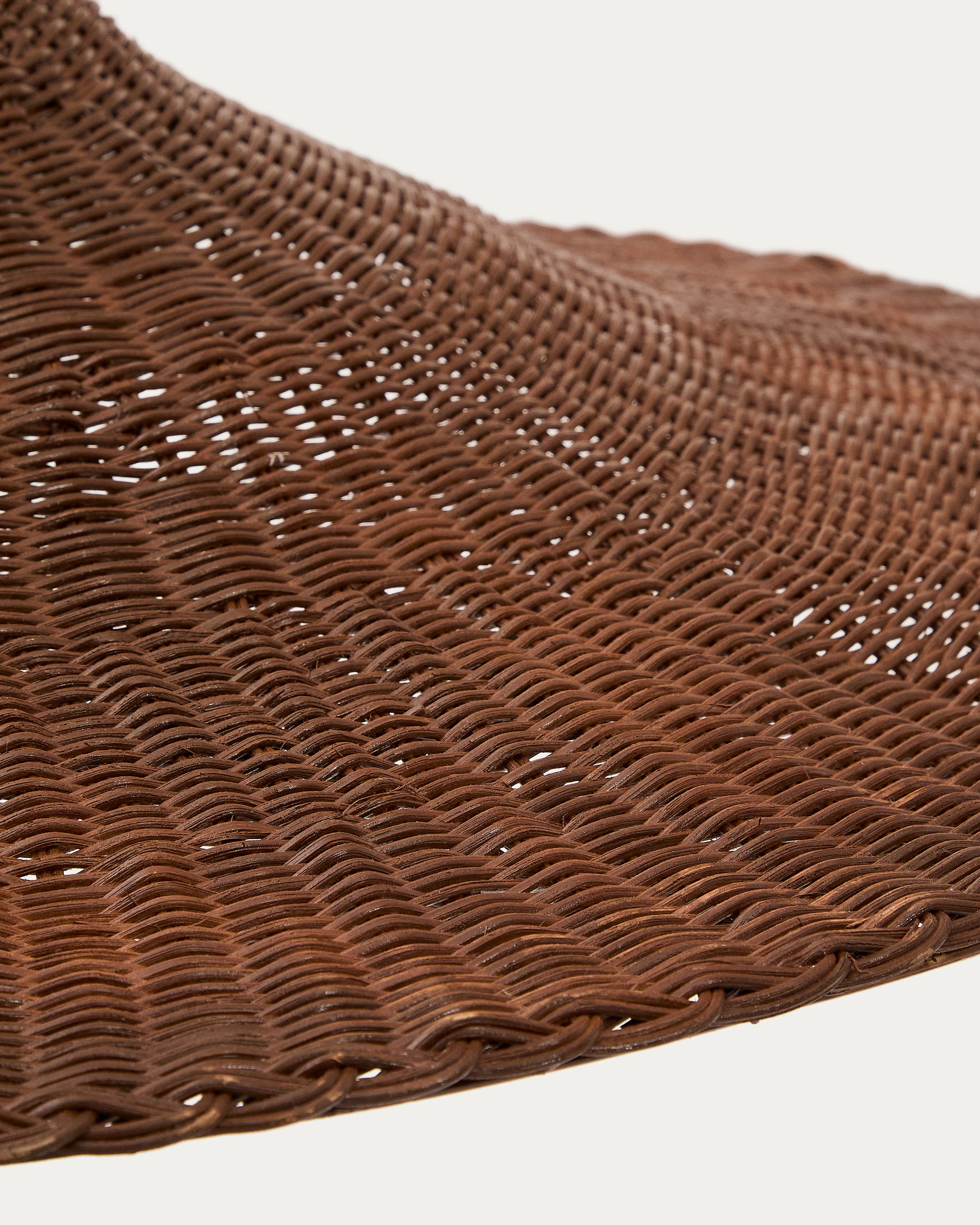 Lampenschirm für Deckenleuchte Bladia aus Rattan mit Finish in Braun Ø 90 cm in Braun präsentiert im Onlineshop von KAQTU Design AG. Lampenschirm ist von Kave Home