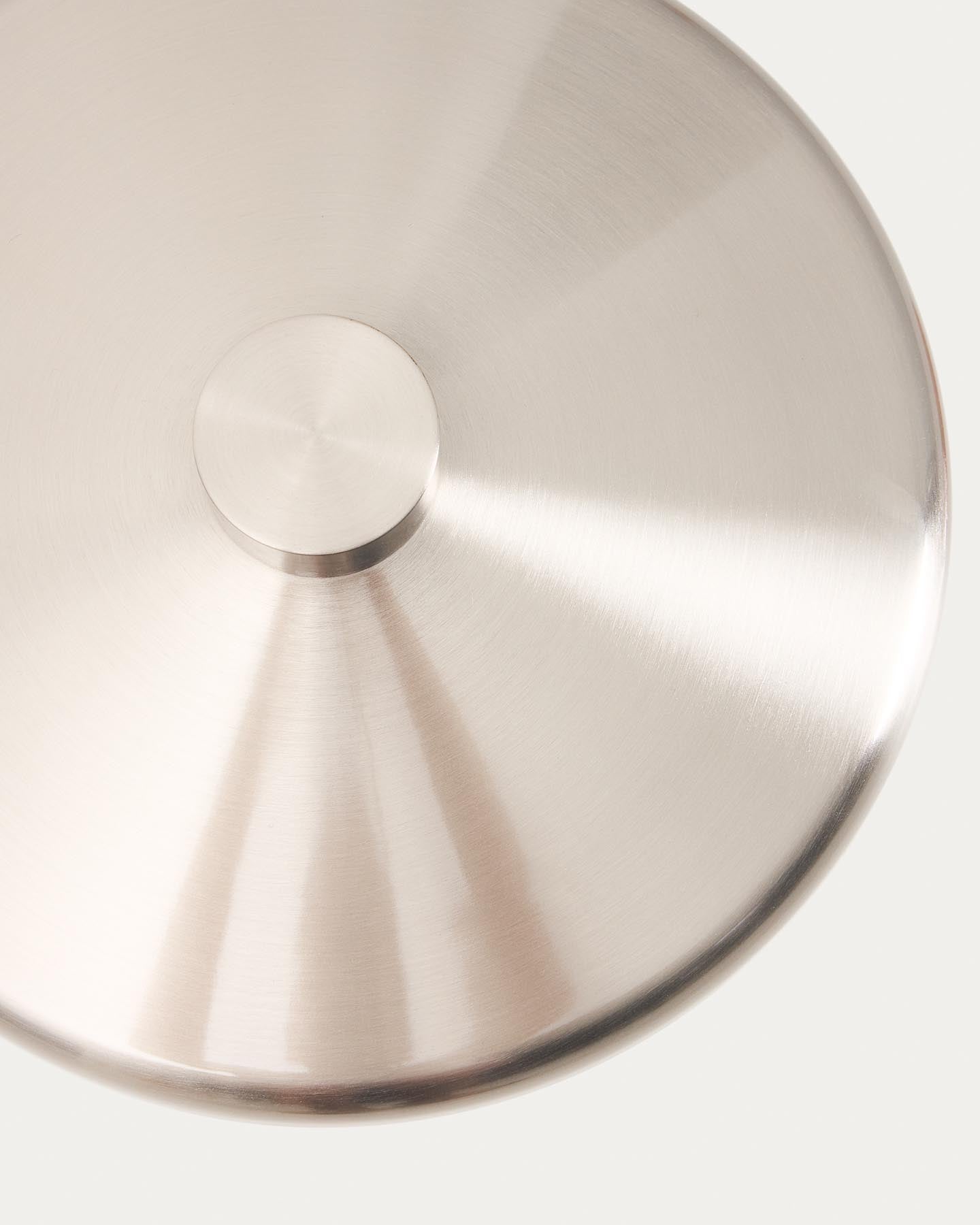 Tischlampe Nuvira aus hellgrauem gebürstetem Metall in Silber präsentiert im Onlineshop von KAQTU Design AG. Tischleuchte ist von Kave Home