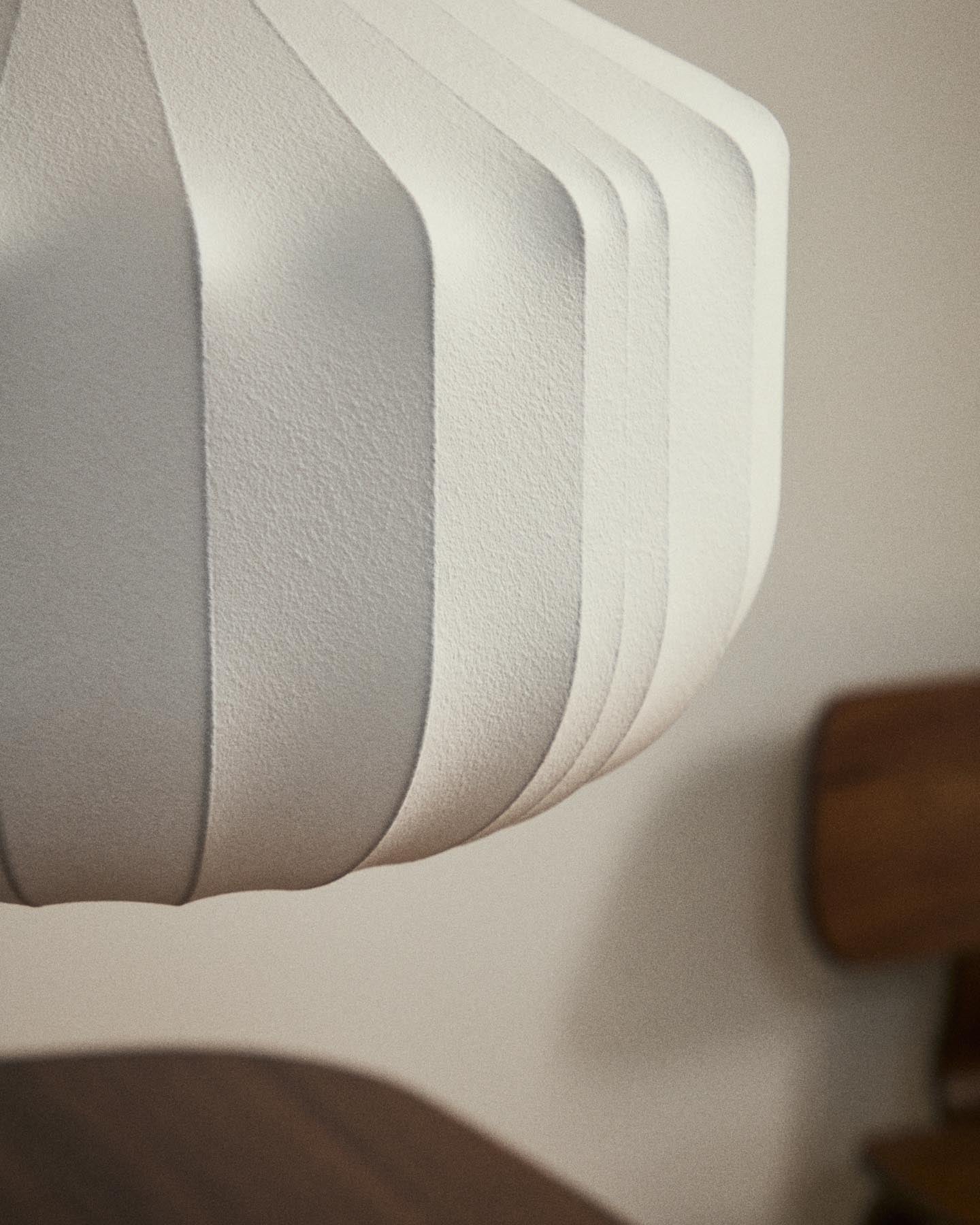 Deckenleuchte Somar aus Synthetikfasern und Stahlstäben, Ø 76 cm in Weiß präsentiert im Onlineshop von KAQTU Design AG. Lampenschirm ist von Kave Home