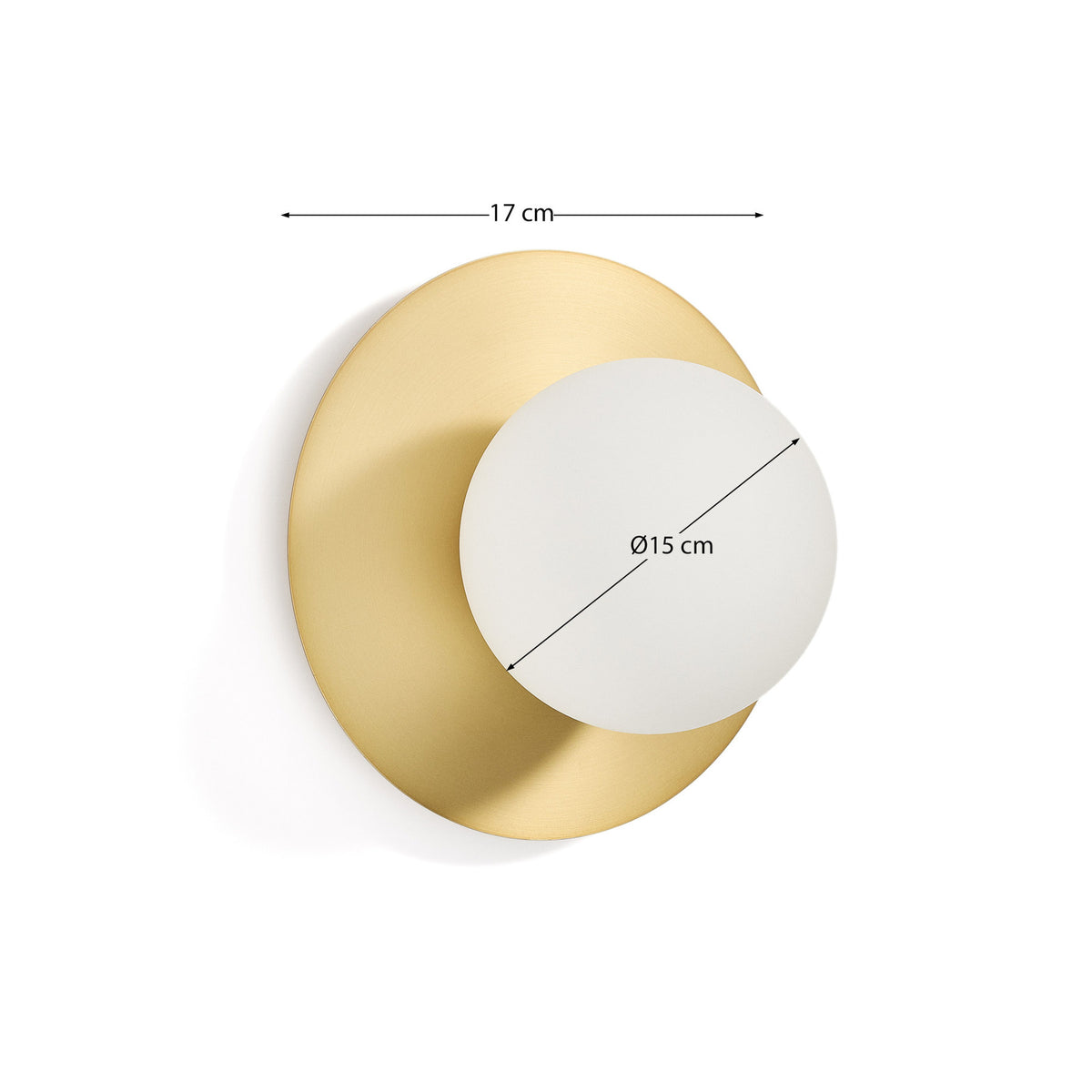 Wandleuchte Brisia aus Metall mit gebürstetem Messing-Finish und einer mattierten Glaskugel Ø 20 cm in Gold, Weiss präsentiert im Onlineshop von KAQTU Design AG. Wandleuchte ist von Kave Home