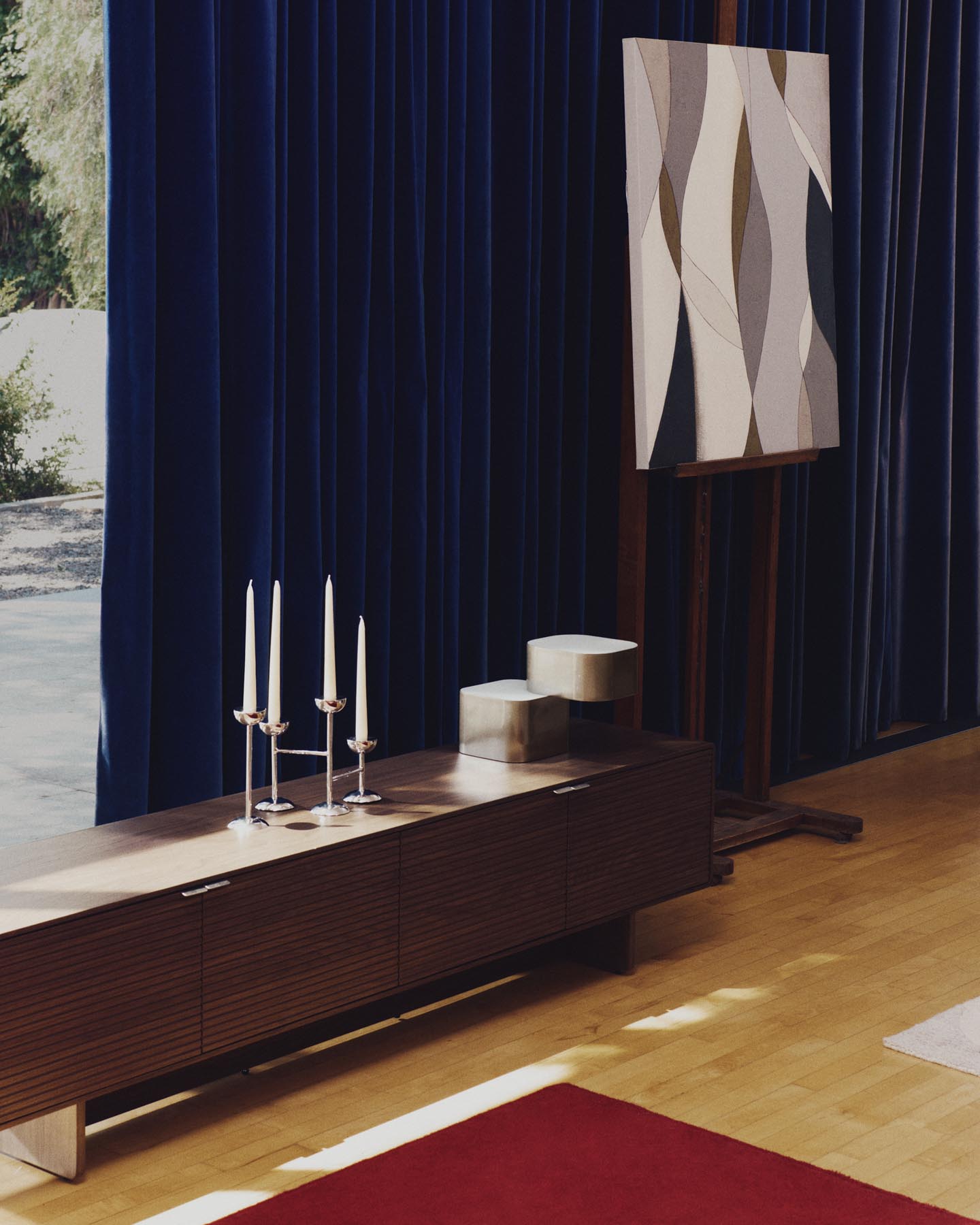 Tischlampe Tandan aus grauem Metall mit gebürstetem Finish in Grau präsentiert im Onlineshop von KAQTU Design AG. Tischleuchte ist von Kave Home