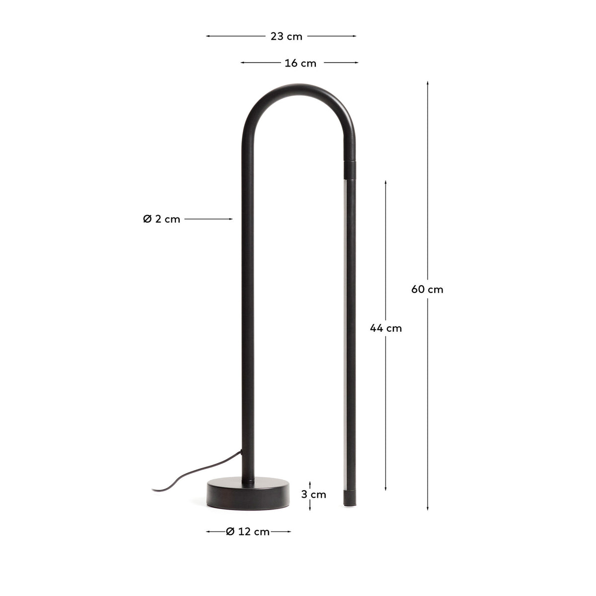 Tischlampe Bow aus schwarzem Aluminium in Schwarz präsentiert im Onlineshop von KAQTU Design AG. Tischleuchte ist von Kave Home