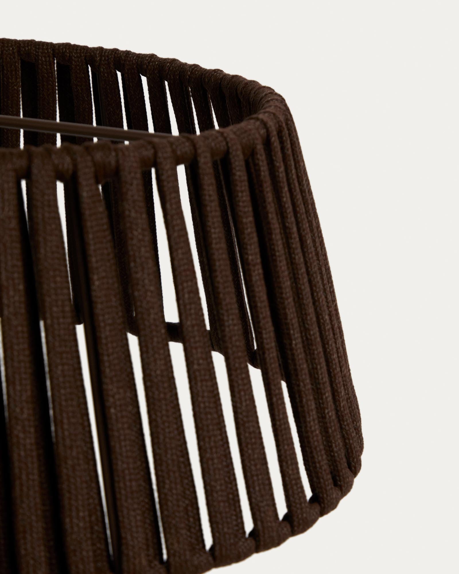 Lampenschirm für die Deckenleuchte Aldet aus flachem Seil in Braun, Ø 46 cm in Dunkelbraun präsentiert im Onlineshop von KAQTU Design AG. Outdoor Pendelleuchte ist von Kave Home