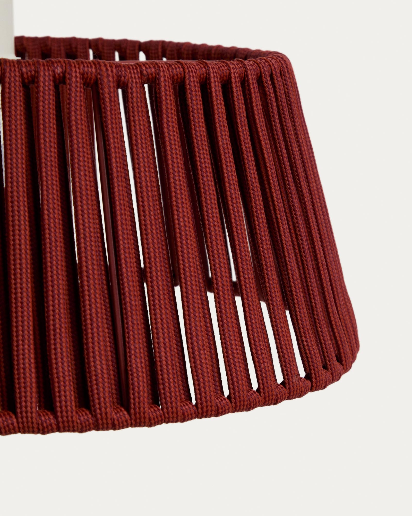 Lampenschirm für die Deckenleuchte Aldet aus flachem Seil in Terrakotta, Ø 46 cm in Terrakotta präsentiert im Onlineshop von KAQTU Design AG. Outdoor Pendelleuchte ist von Kave Home