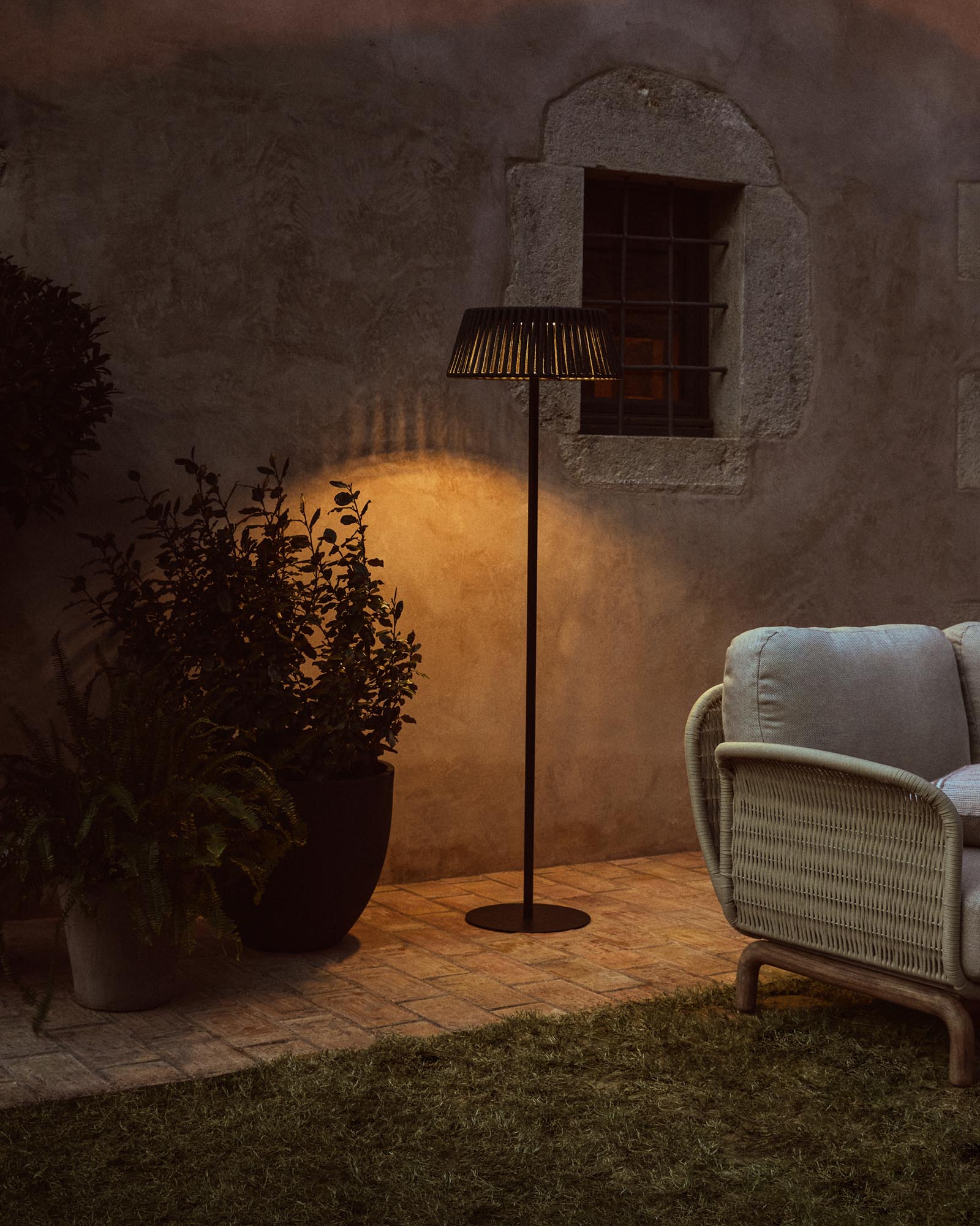 LED-Modul Sarlan für Solarlampe, Ø 30,5 cm in Schwarz präsentiert im Onlineshop von KAQTU Design AG. Outdoor Tischleuchte ist von Kave Home