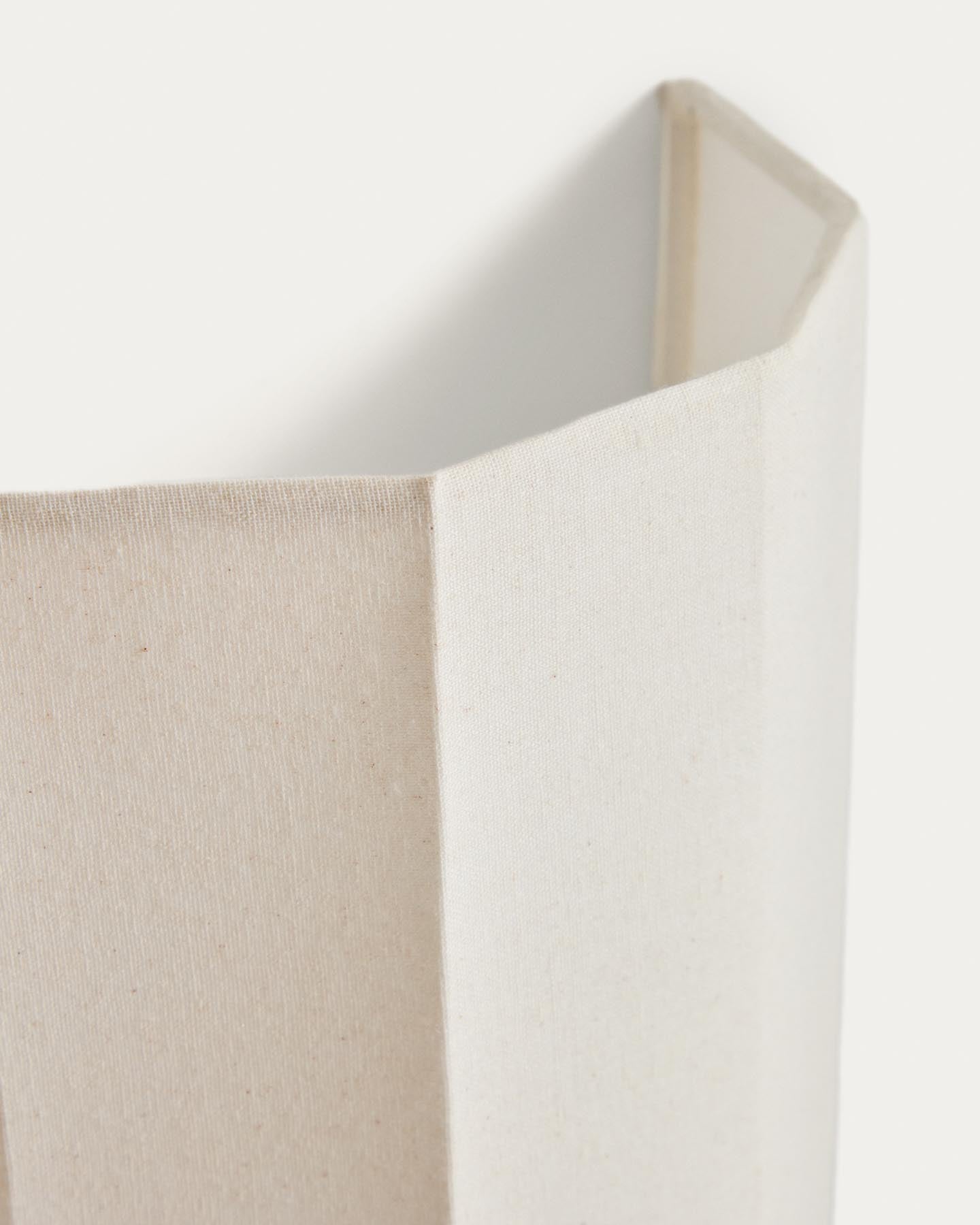 Wandleuchte Lumeni aus Kautschukholz und Leinen in Beige 20 cm in Beige präsentiert im Onlineshop von KAQTU Design AG. Wandleuchte ist von Kave Home