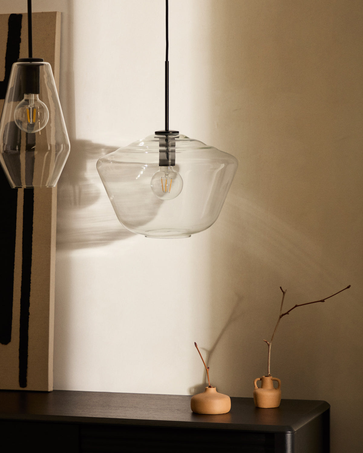 Mao Deckenleuchte aus Glas Ø 35 cm in Transparent präsentiert im Onlineshop von KAQTU Design AG. Pendelleuchte ist von Kave Home