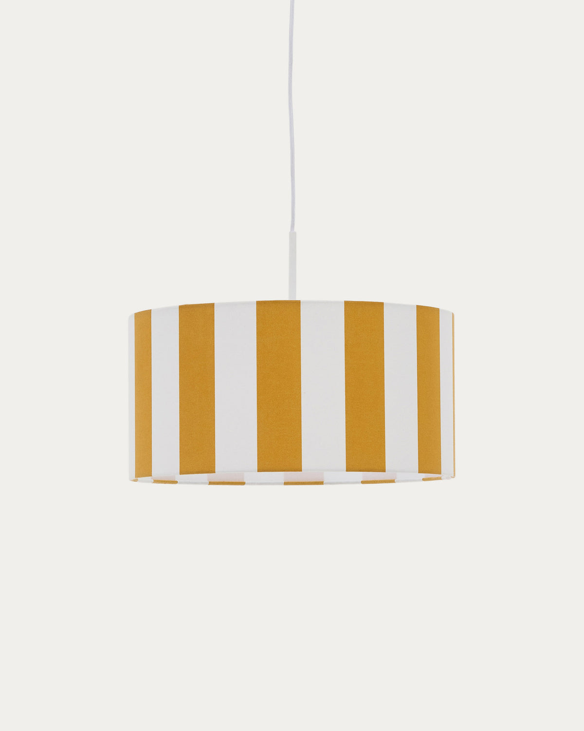 Schirm für Deckenleuchte Ciral mit gelben und weissen Streifen Ø 40 cm in Senfgelb präsentiert im Onlineshop von KAQTU Design AG. Pendelleuchte ist von Kave Home