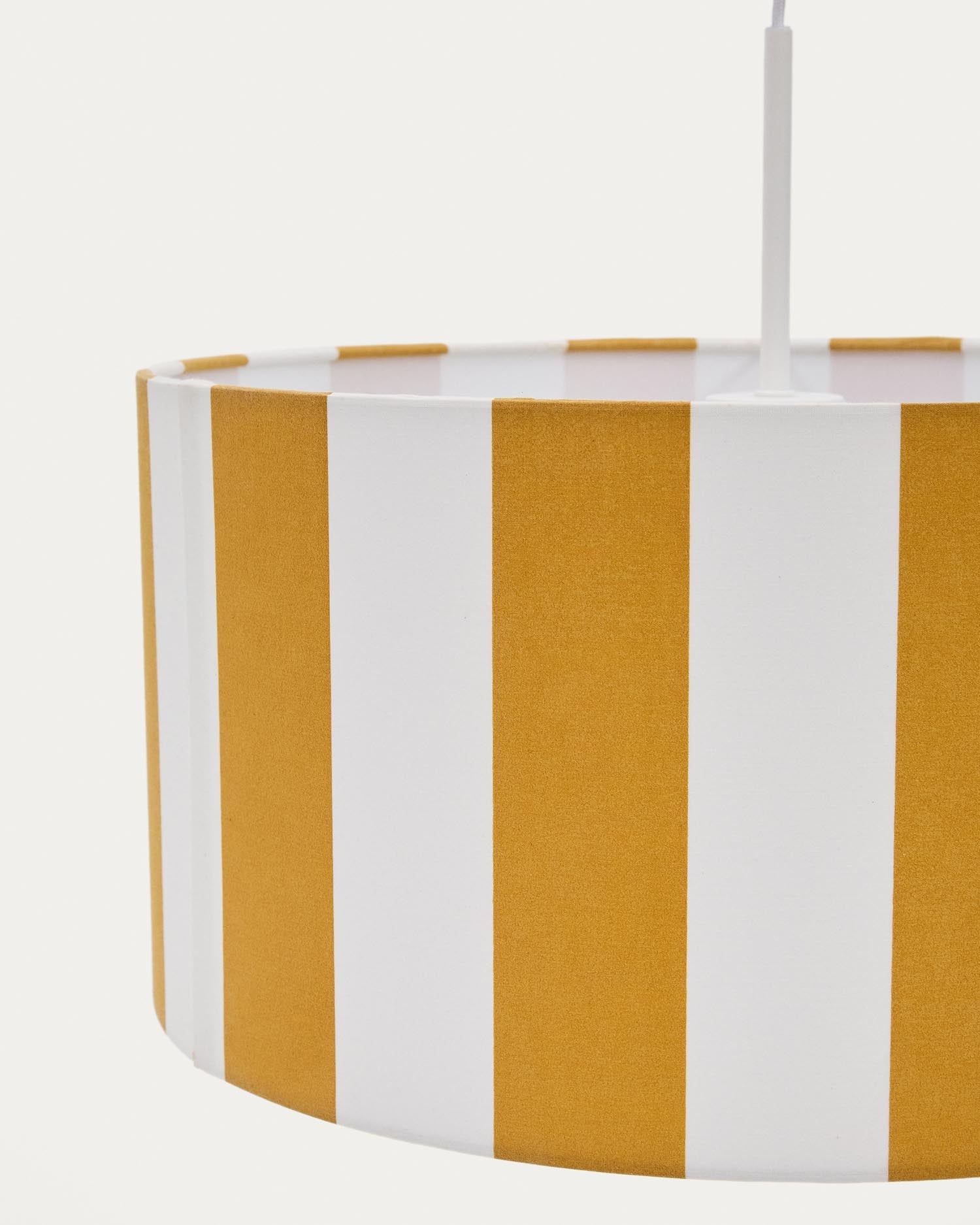 Moderner Lampenschirm Ciral von Kave Home, Ø 40 cm, mit gelb-weißen Streifen, ideal für stilvolle Deckenleuchten.
