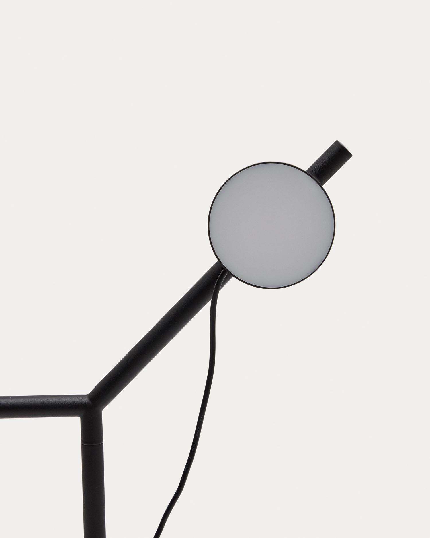 Tischlampe Orey aus schwarzem Metall mit Multipositions-Lichtpunkt  in Schwarz präsentiert im Onlineshop von KAQTU Design AG. Tischleuchte ist von Kave Home