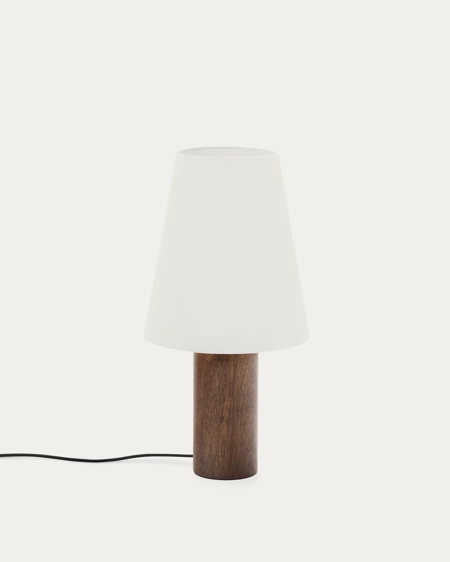 Tischlampe Marga aus massivem Gummibaumholz mit dunklem Finish in Dunkelbraun präsentiert im Onlineshop von KAQTU Design AG. Tischleuchte ist von Kave Home