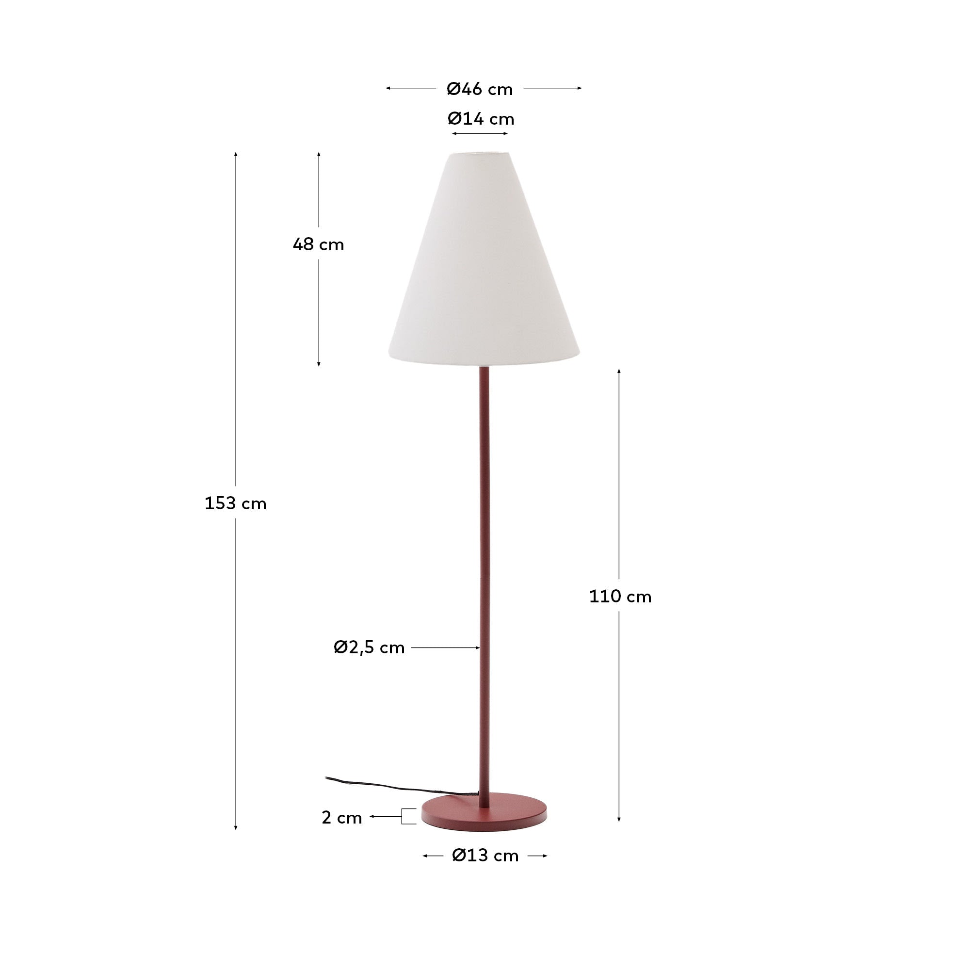Die Navat Stehlampe von Kave Home kombiniert modernes Metall mit einem Terrakotta-Finish und sorgt für eine elegante Beleuchtung.