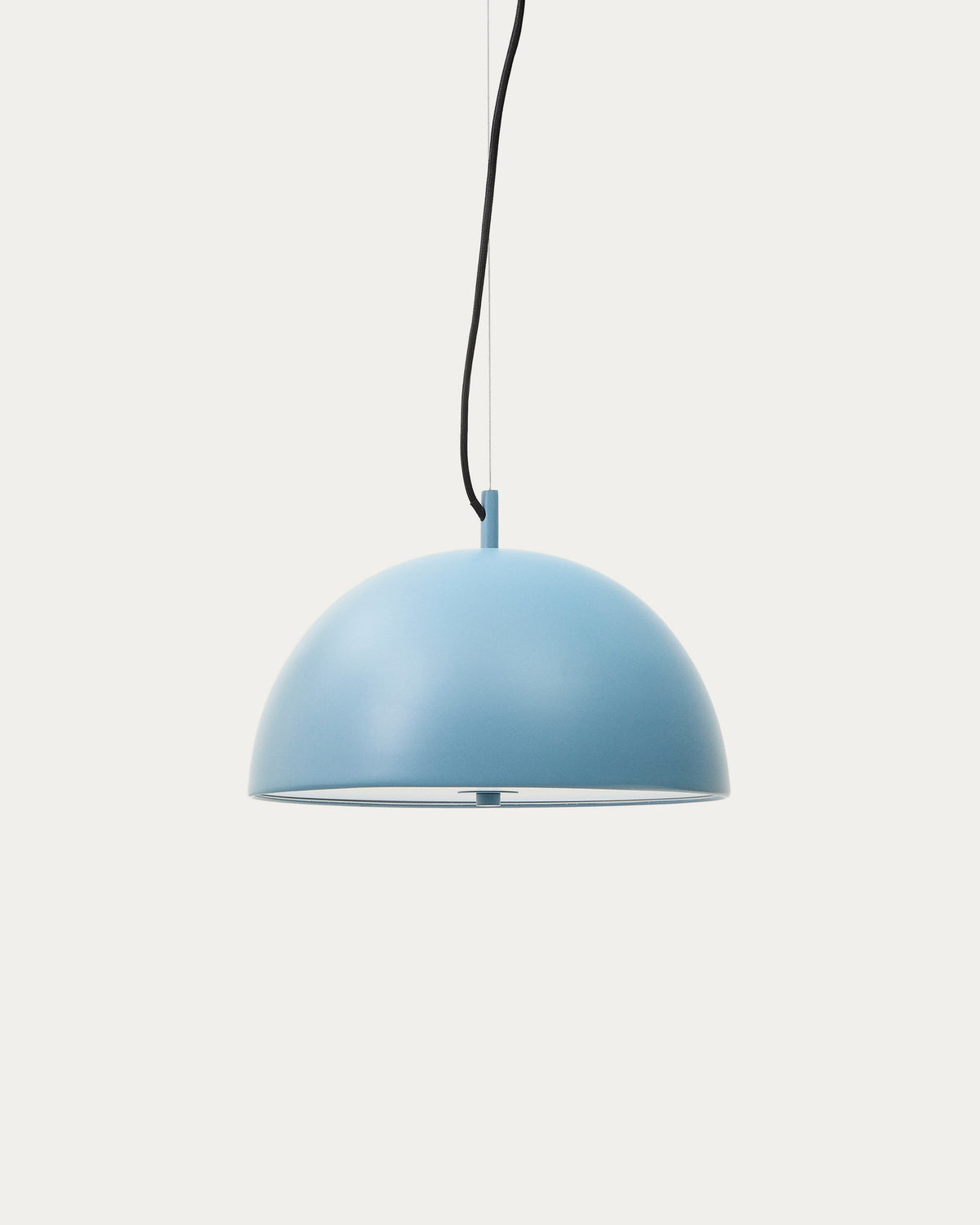 Catlar Deckenleuchte aus Metall mit blauem Lackfinish Ø 40 cm in Blau präsentiert im Onlineshop von KAQTU Design AG. Pendelleuchte ist von Kave Home